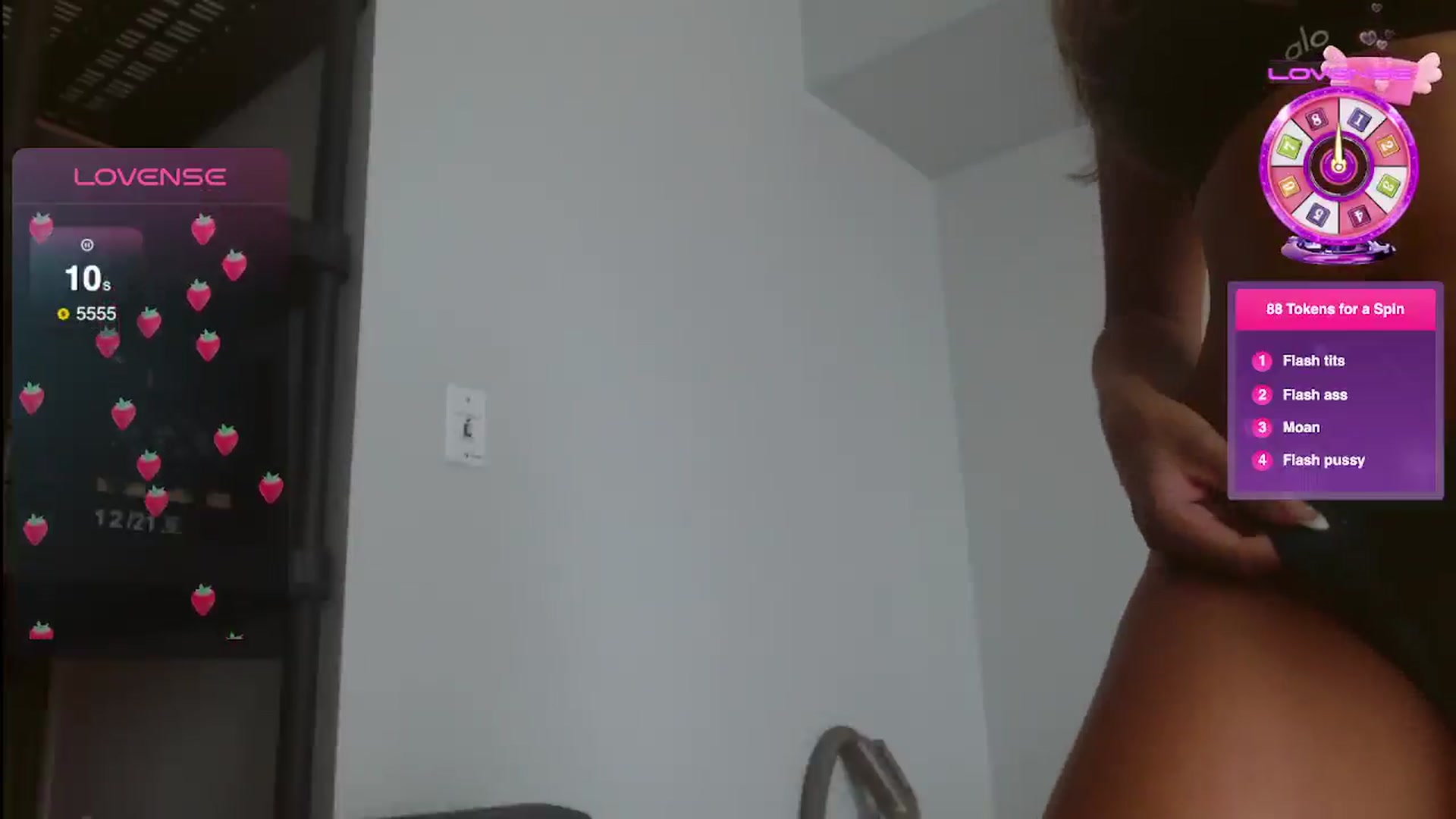 Gallery image thumbnail from UrBabyGirl's myfreecams stream on, 06/21/2025, 15:20 image 3 of 20