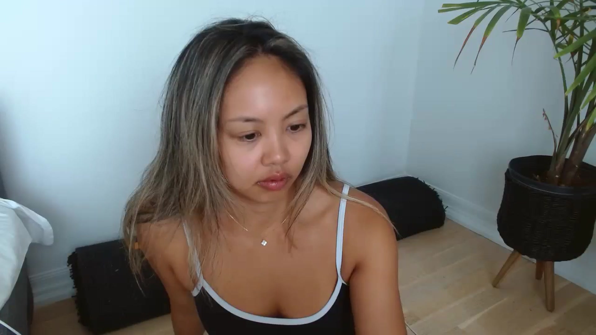 Gallery image thumbnail from UrBabyGirl's myfreecams stream on, 08/13/2025, 15:29 image 2 of 20