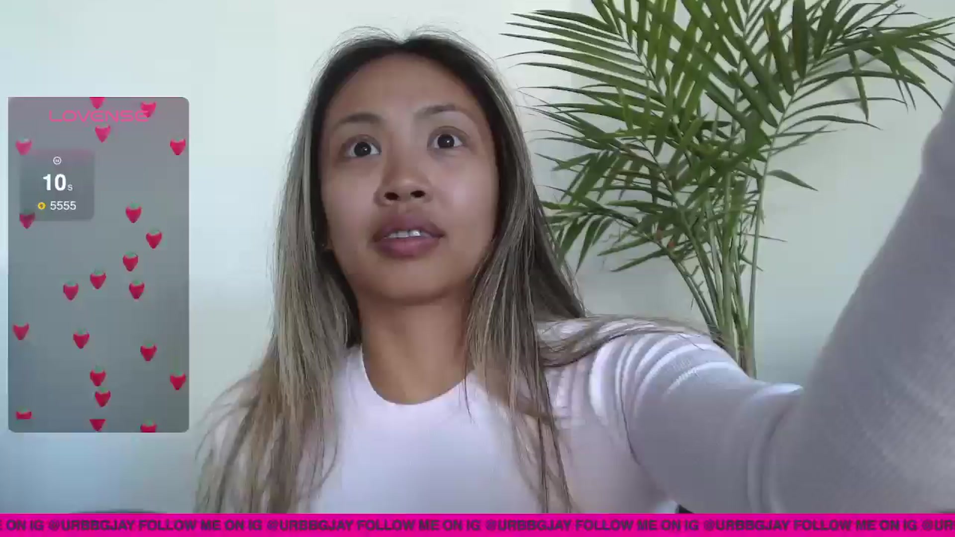 Gallery image thumbnail from UrBabyGirl's myfreecams stream on, 08/15/2025, 21:13 image 6 of 20