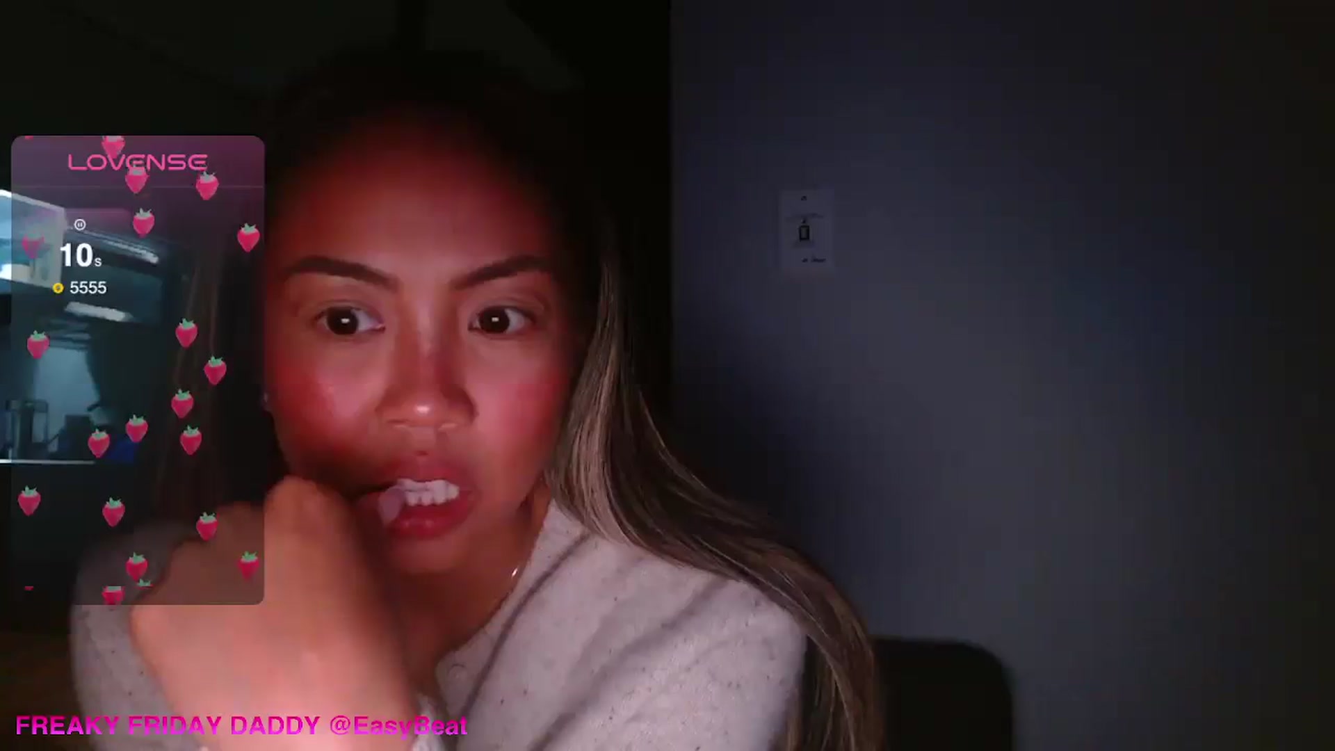 Gallery image thumbnail from UrBabyGirl's myfreecams stream on, 09/30/2025, 23:49 image 17 of 20