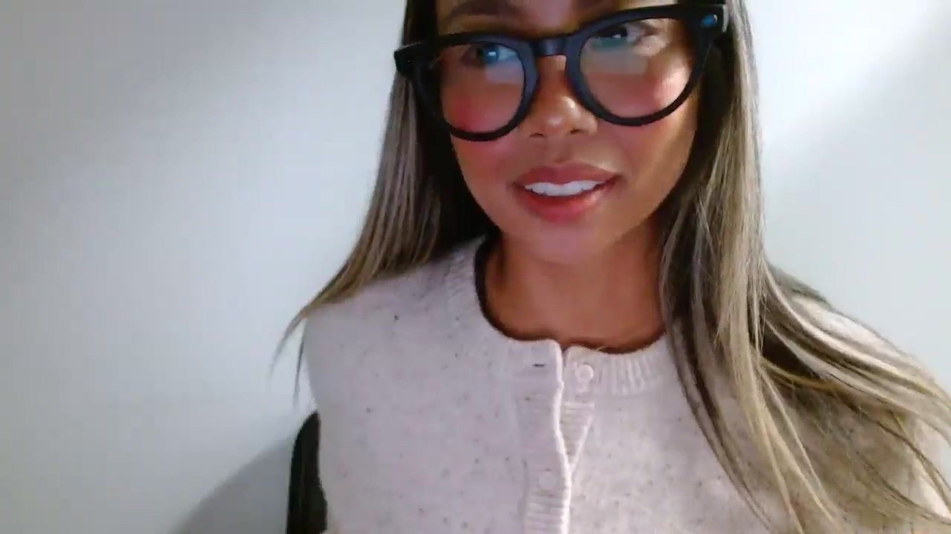 Gallery image thumbnail from UrBabyGirl's myfreecams stream on, 12/18/2025, 22:06 image 5 of 20
