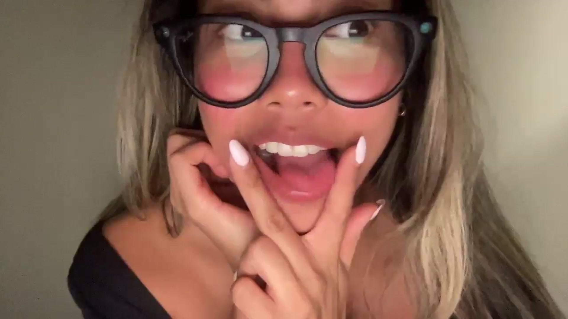 Gallery image thumbnail from UrBabyGirl's myfreecams stream on, 01/15/2026, 22:15 image 19 of 20