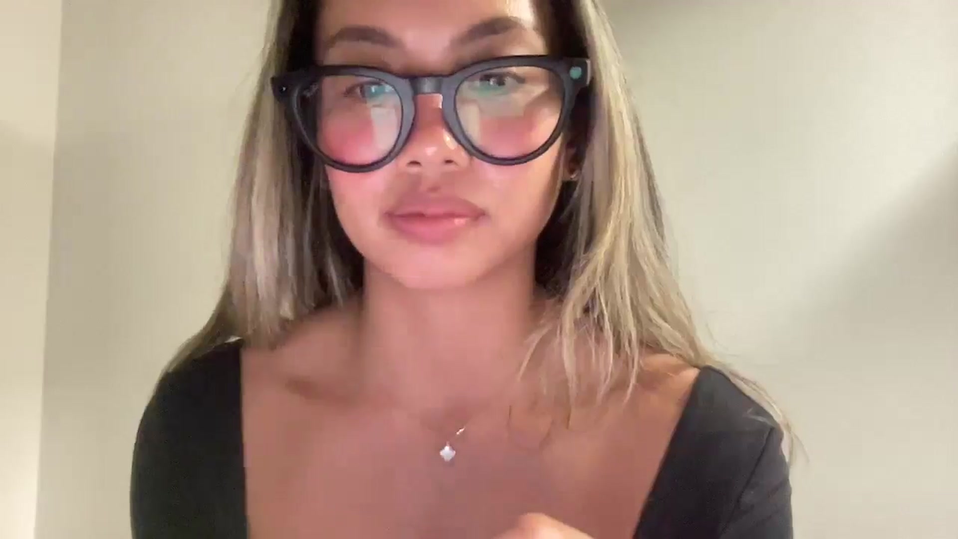 Gallery image thumbnail from UrBabyGirl's myfreecams stream on, 01/15/2026, 22:15 image 10 of 20