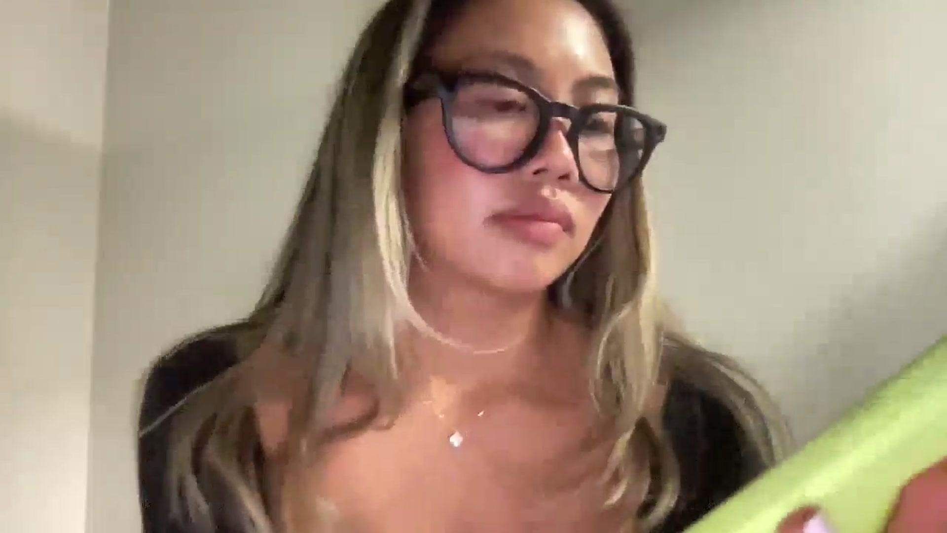 Gallery image thumbnail from UrBabyGirl's myfreecams stream on, 01/15/2026, 22:15 image 17 of 20