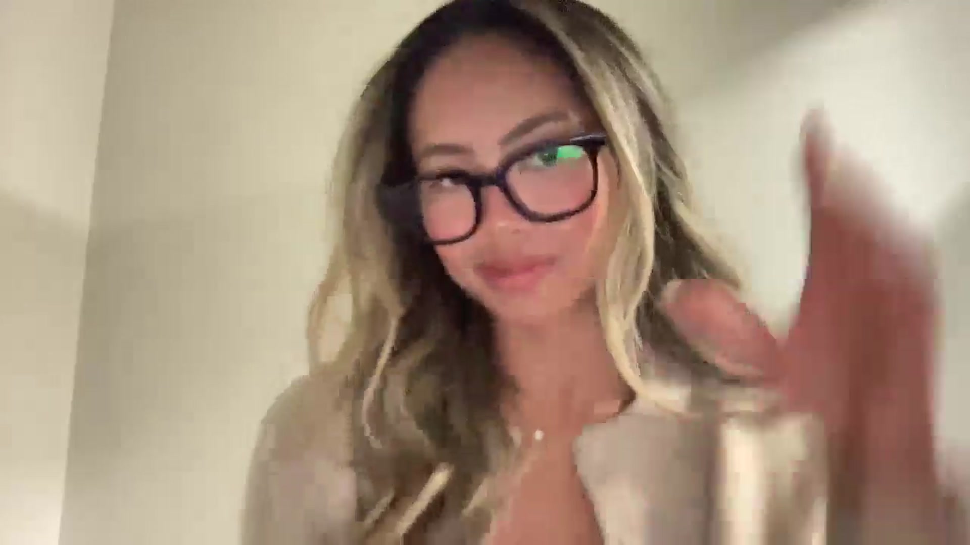 Gallery image thumbnail from UrBabyGirl's myfreecams stream on, 03/04/2026, 22:16 image 16 of 20