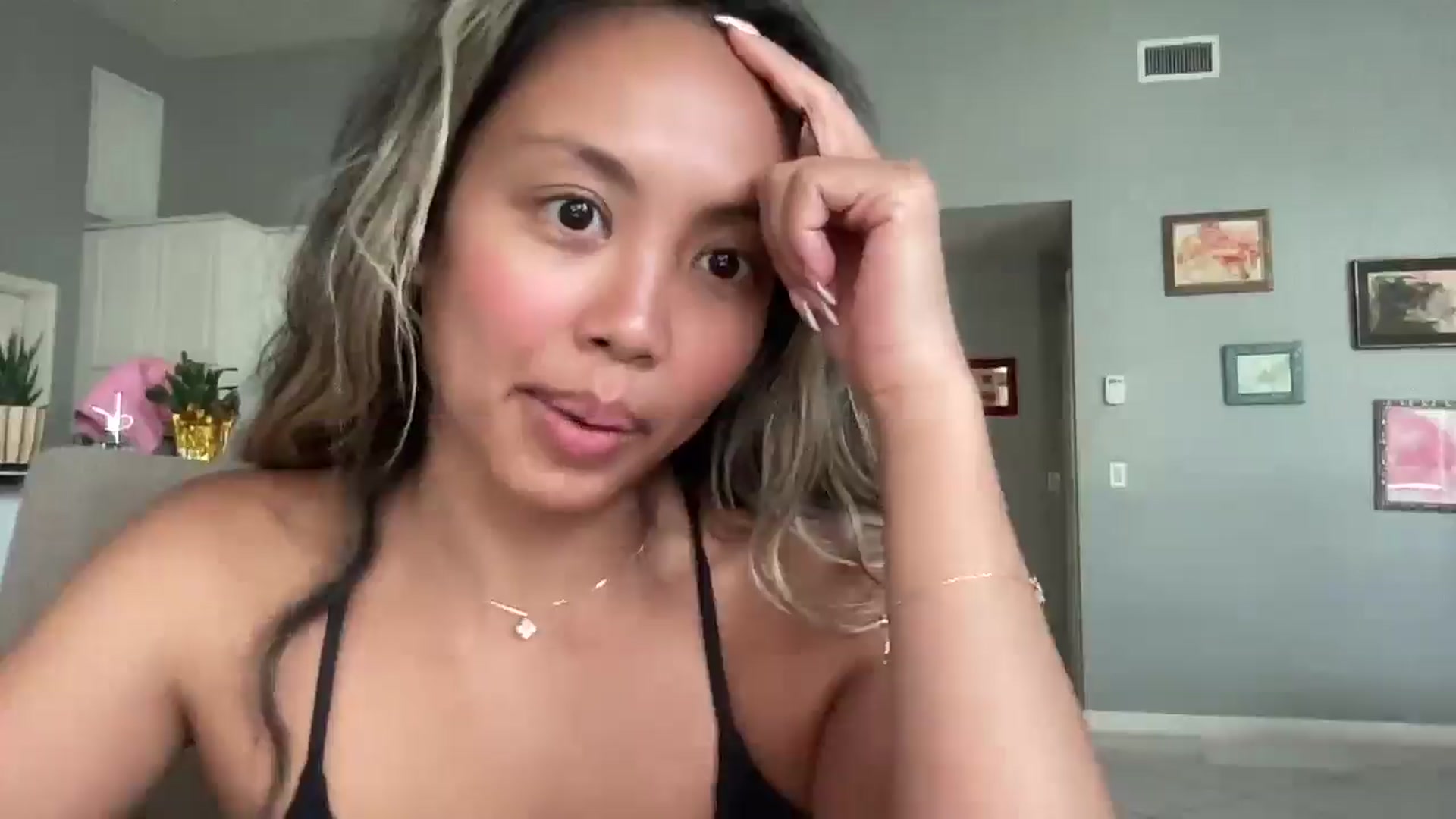 Gallery image thumbnail from UrBabyGirl's myfreecams stream on, 03/10/2026, 21:55 image 10 of 20