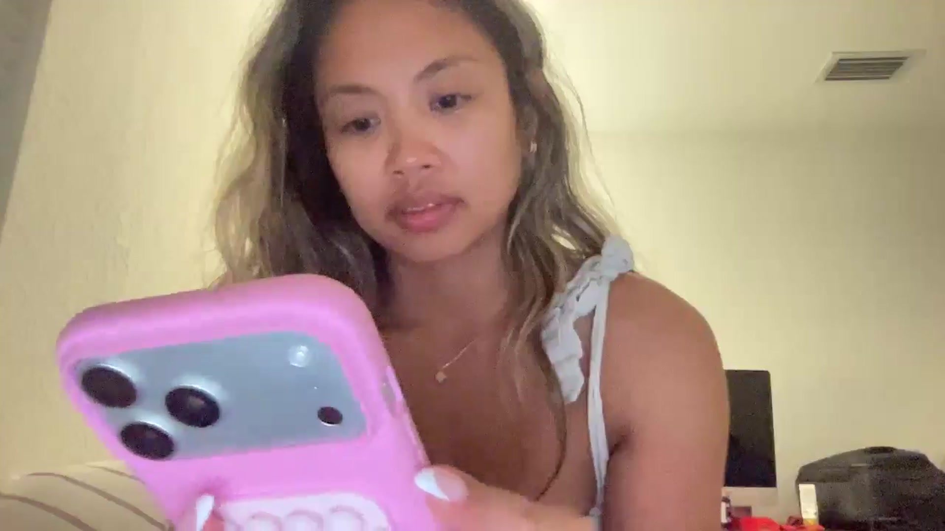 Gallery image thumbnail from UrBabyGirl's myfreecams stream on, 03/16/2026, 23:42 image 18 of 20