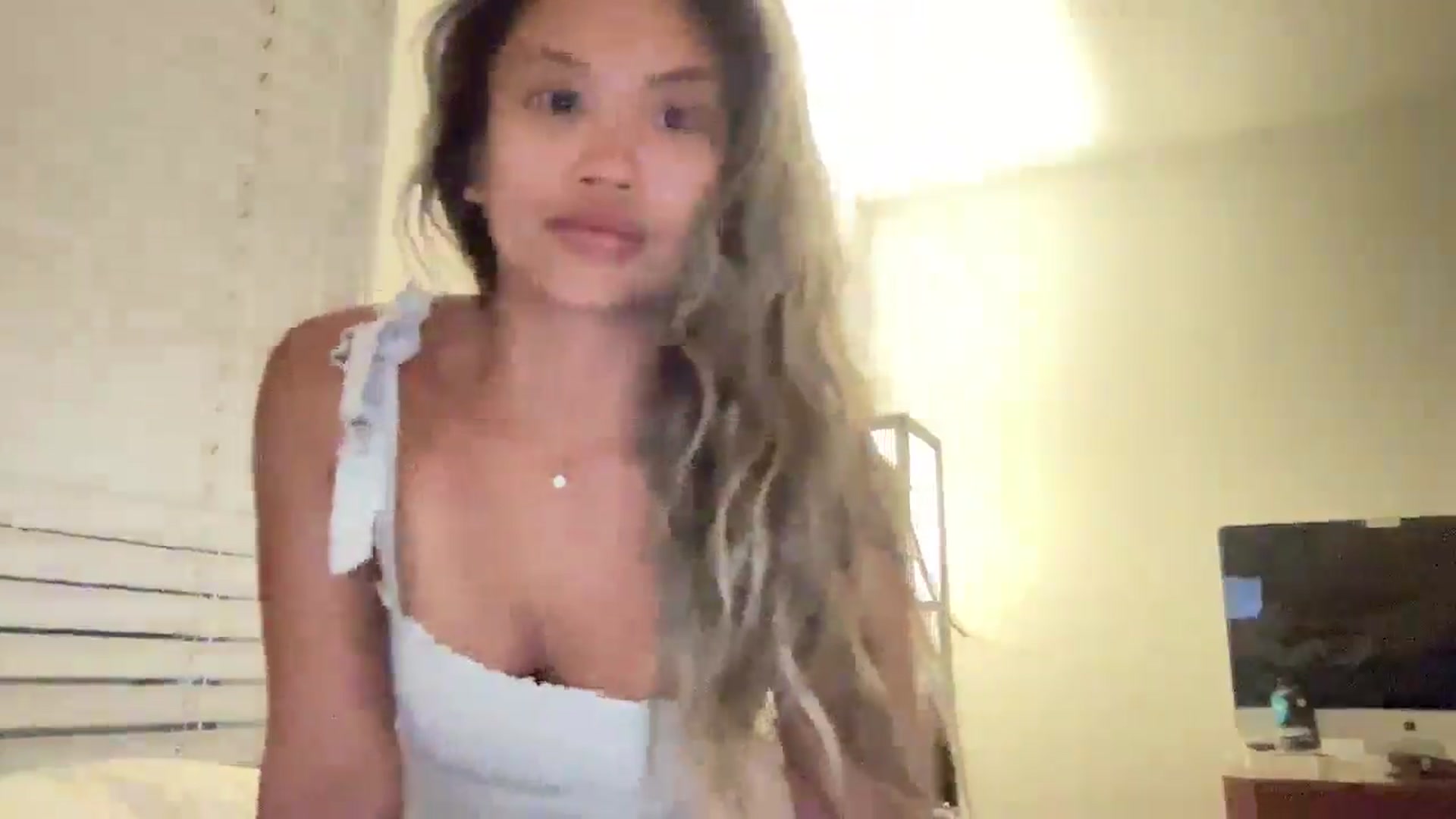 Gallery image thumbnail from UrBabyGirl's myfreecams stream on, 03/16/2026, 23:42 image 16 of 20