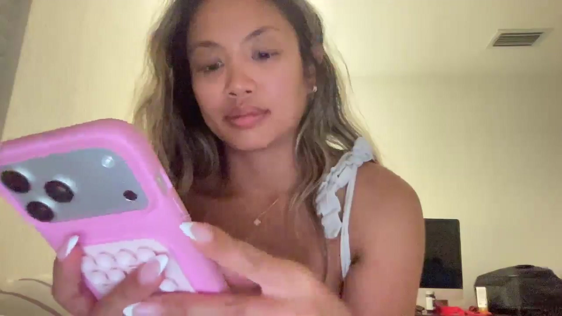 Gallery image thumbnail from UrBabyGirl's myfreecams stream on, 03/16/2026, 23:42 image 19 of 20