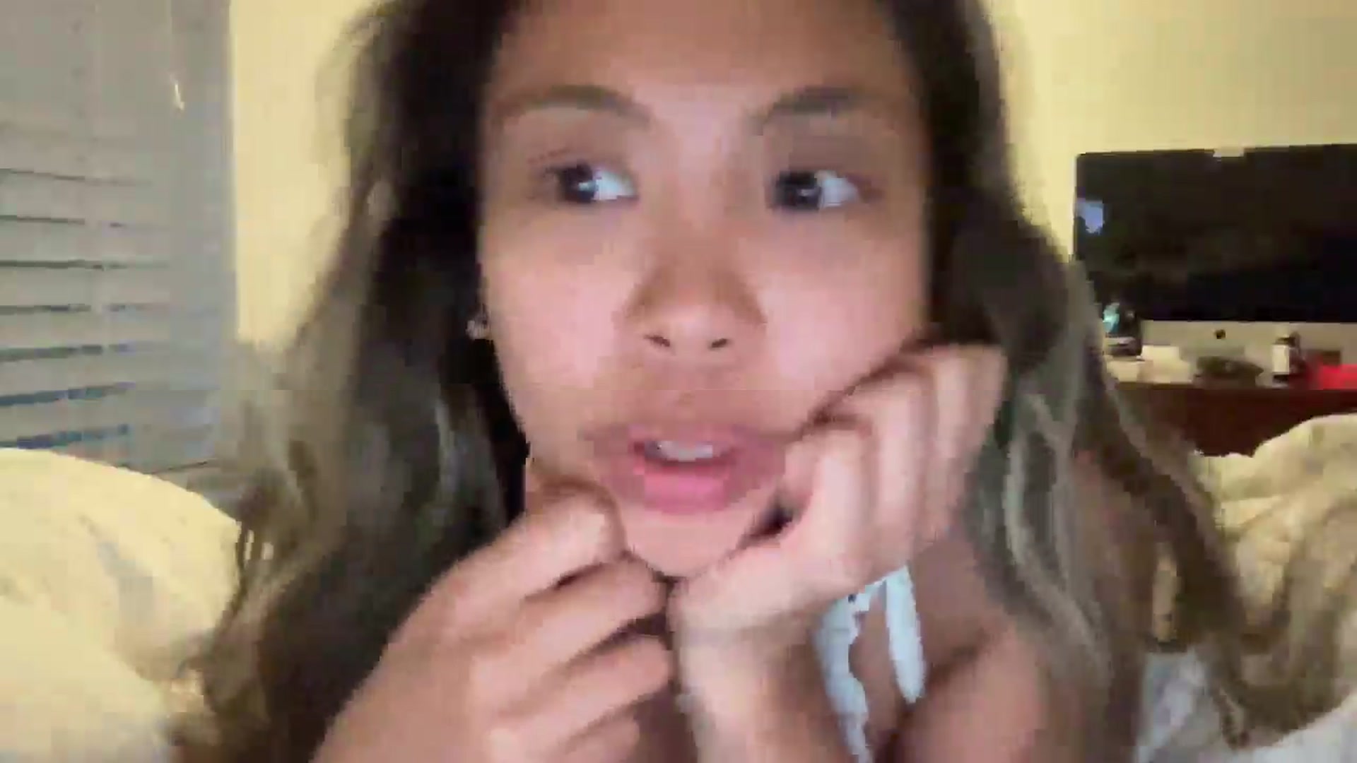 Gallery image thumbnail from UrBabyGirl's myfreecams stream on, 03/16/2026, 23:42 image 9 of 20