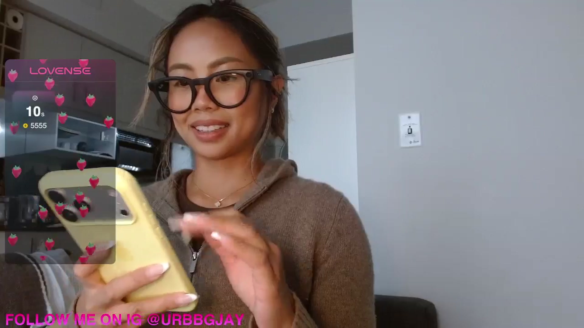 Gallery image thumbnail from UrBabyGirl's myfreecams stream on, 04/02/2026, 20:03 image 2 of 20