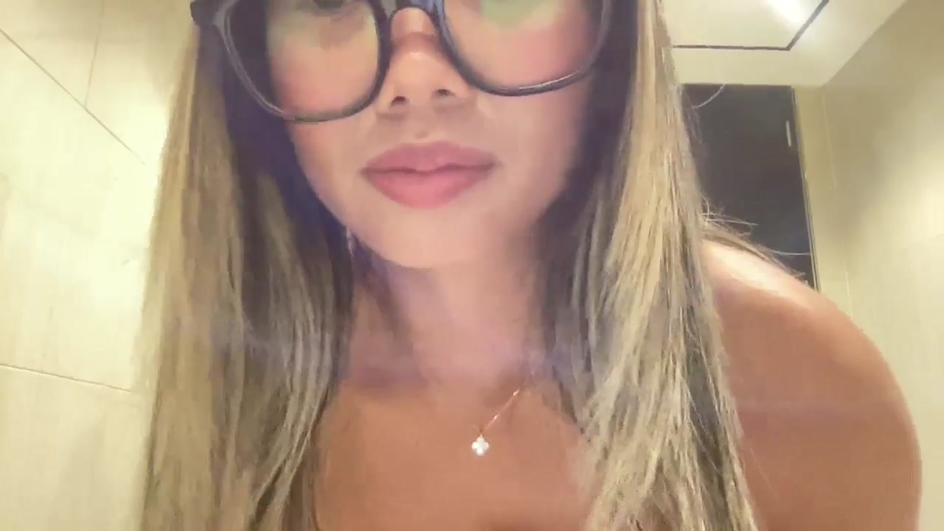 Gallery image thumbnail from UrBabyGirl's myfreecams stream on, 05/05/2026, 20:45 image 14 of 20