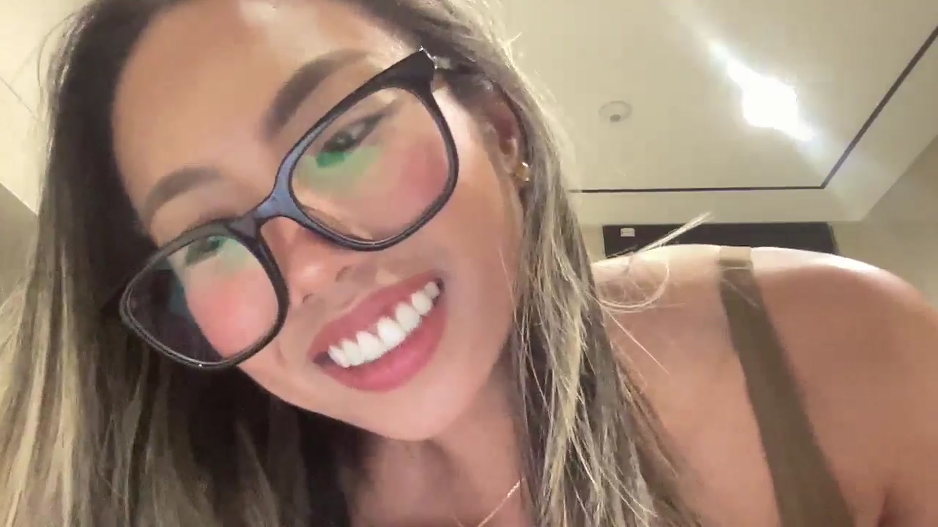 Gallery image thumbnail from UrBabyGirl's myfreecams stream on, 05/05/2026, 20:45 image 18 of 20
