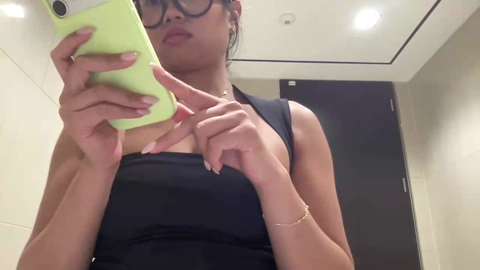 Gallery image thumbnail from UrBabyGirl's myfreecams stream on, 06/09/2026, 21:00 image 3 of 20