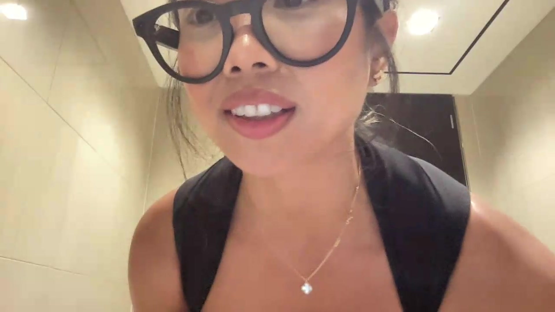 Gallery image thumbnail from UrBabyGirl's myfreecams stream on, 06/09/2026, 21:00 image 6 of 20