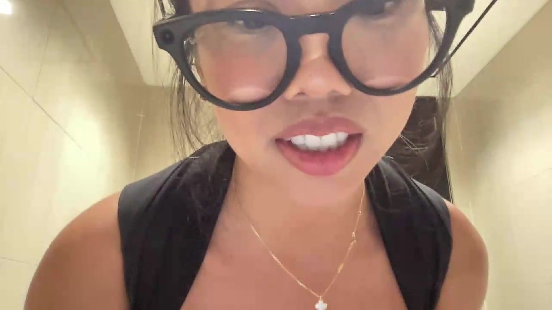 Gallery image thumbnail from UrBabyGirl's myfreecams stream on, 06/09/2026, 21:00 image 19 of 20