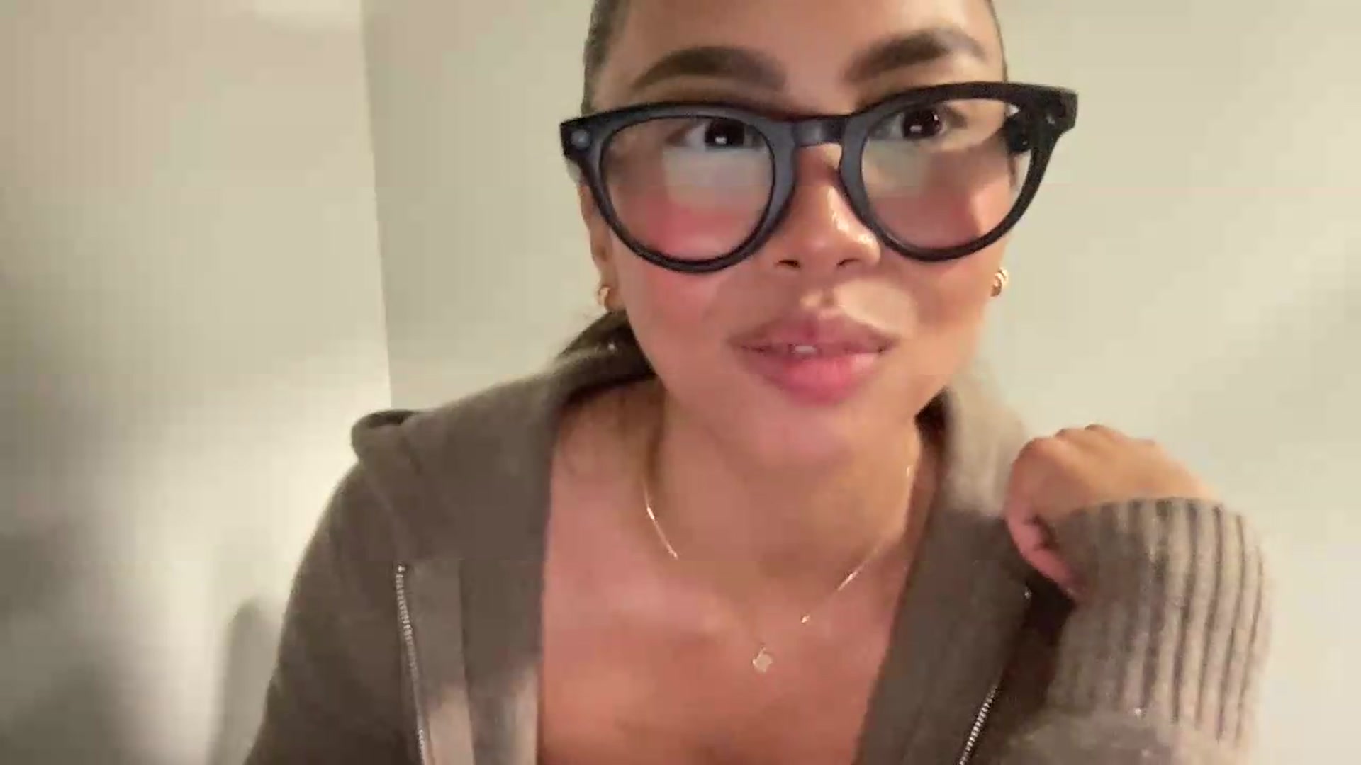 Gallery image thumbnail from UrBabyGirl's myfreecams stream on, 06/26/2026, 20:15 image 10 of 20
