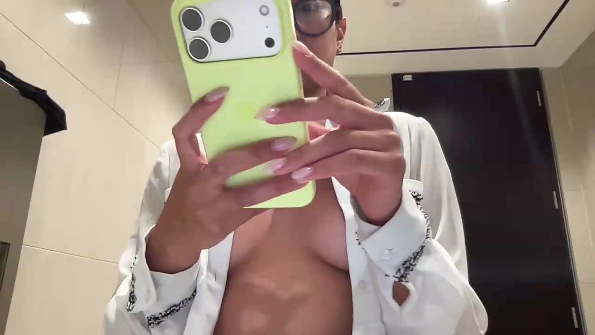 Gallery image thumbnail from UrBabyGirl's myfreecams stream on, 08/06/2026, 20:29 image 8 of 20