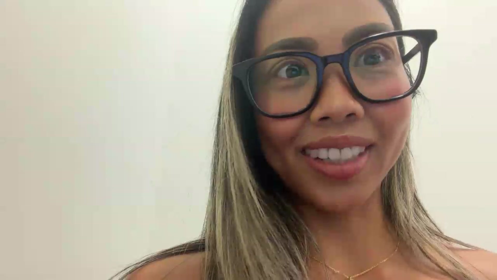 Gallery image thumbnail from UrBabyGirl's myfreecams stream on, 08/10/2026, 20:27 image 3 of 20