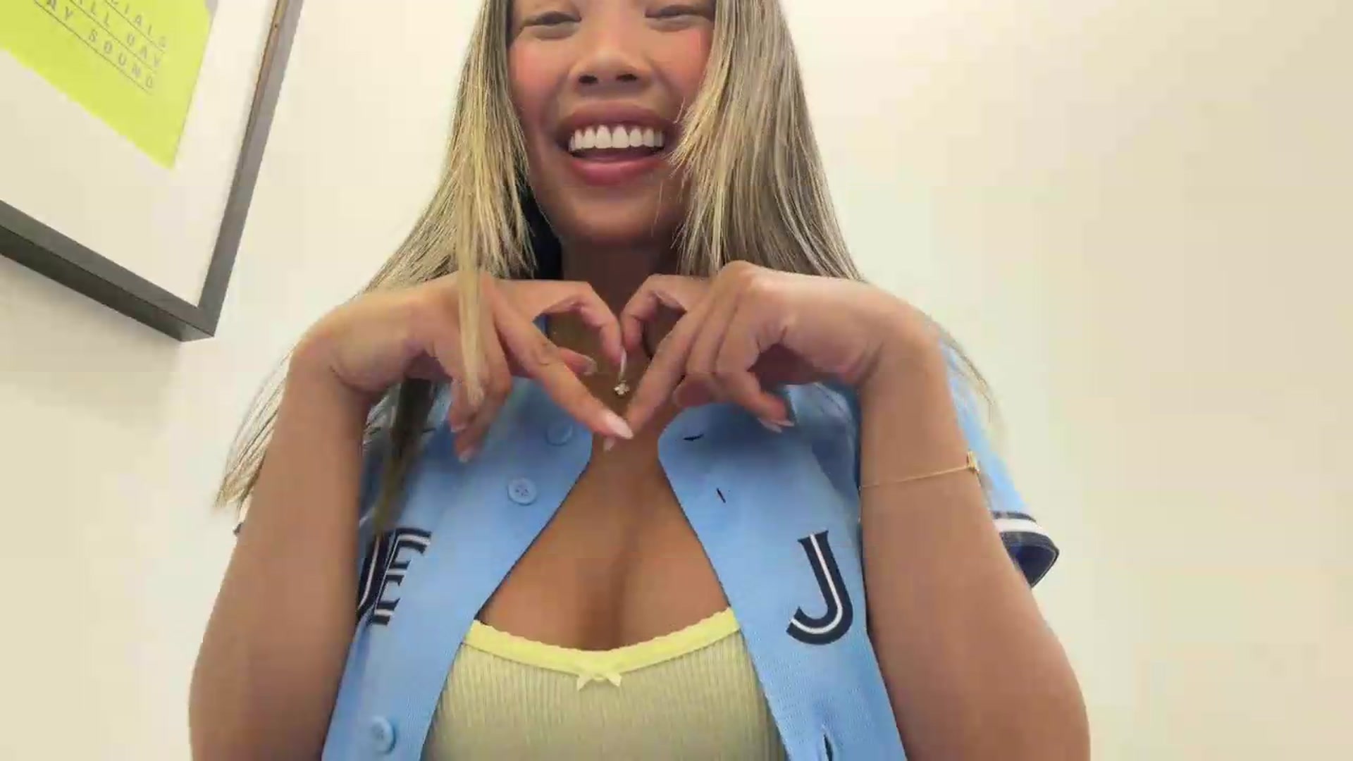 Gallery image thumbnail from UrBabyGirl's myfreecams stream on, 08/13/2026, 16:49 image 7 of 20