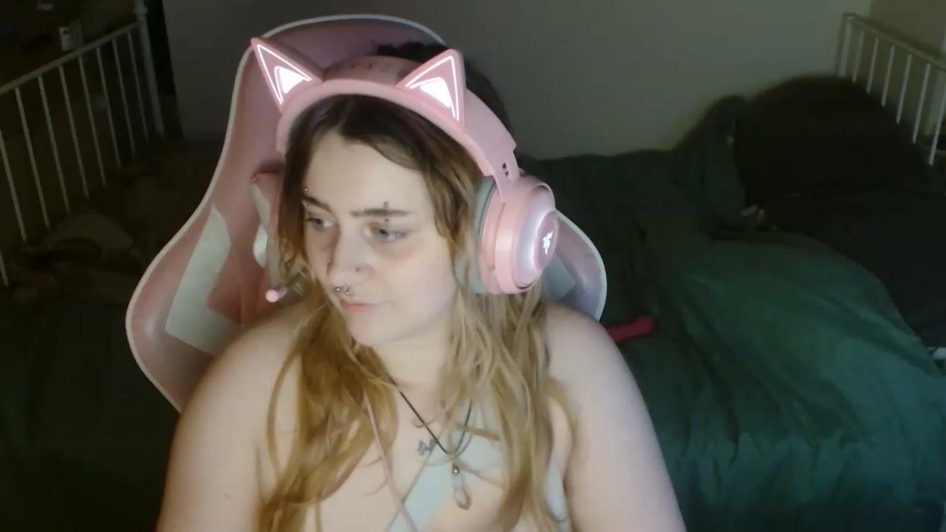 Gallery image thumbnail from UrGamerGirl's myfreecams stream on, 08/14/2023, 24:26 image 20 of 20