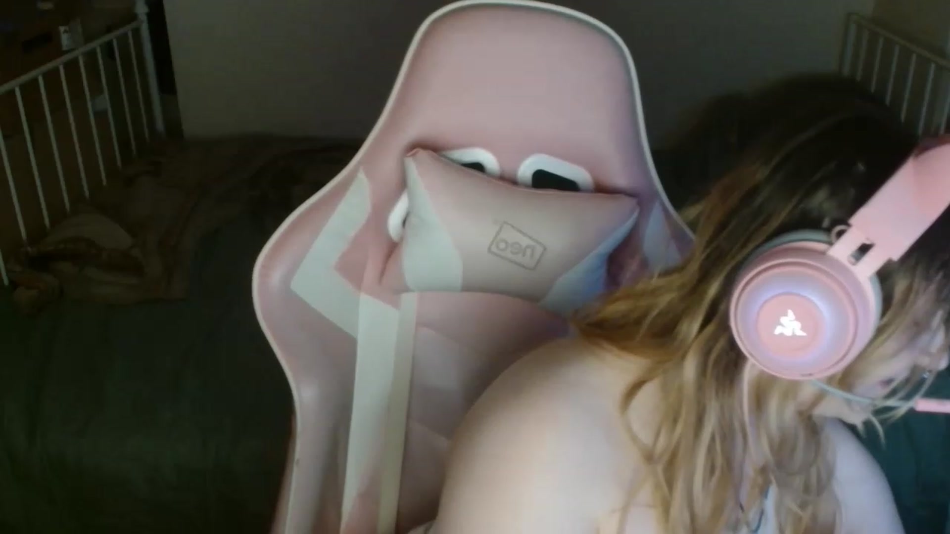 Gallery image thumbnail from UrGamerGirl's myfreecams stream on, 08/14/2023, 24:26 image 19 of 20