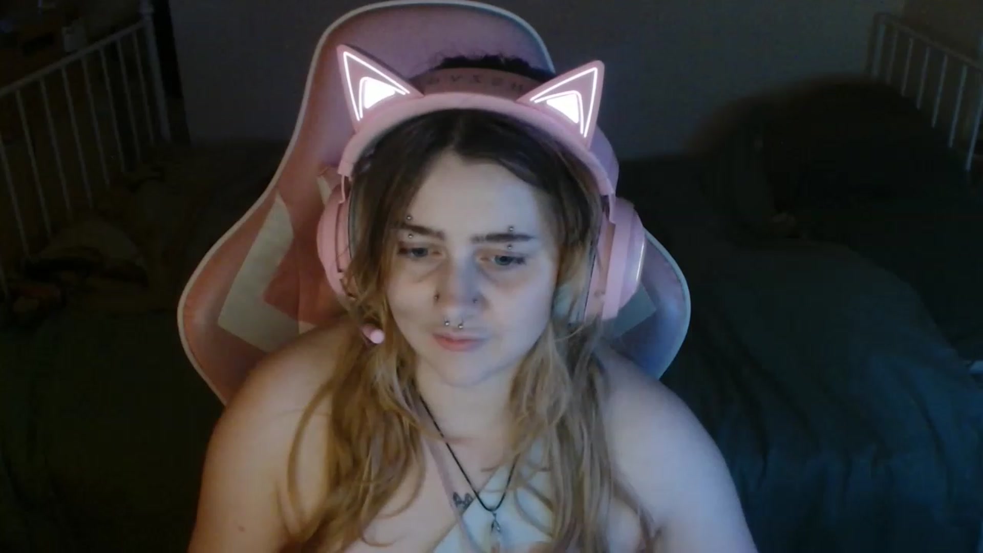 Gallery image thumbnail from UrGamerGirl's myfreecams stream on, 08/14/2023, 24:26 image 18 of 20