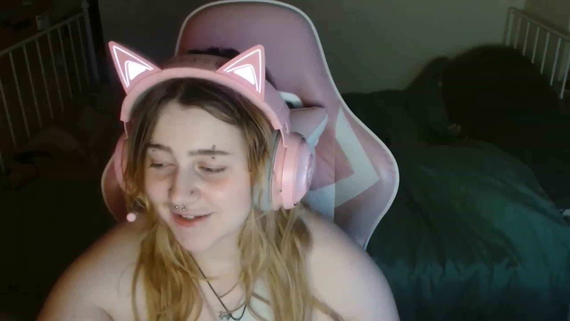 Gallery image thumbnail from UrGamerGirl's myfreecams stream on, 08/14/2023, 24:26 image 16 of 20