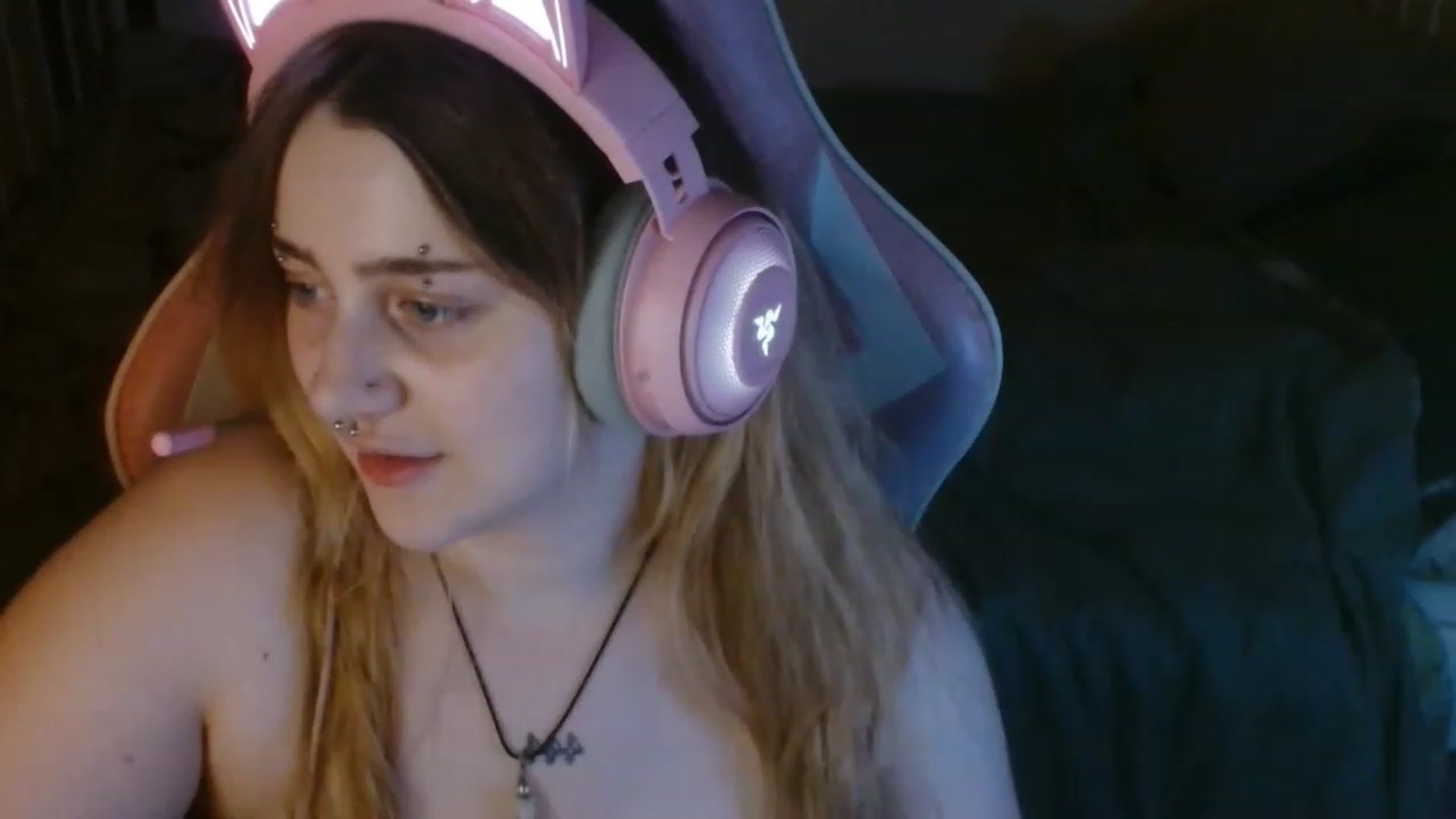 Gallery image thumbnail from UrGamerGirl's myfreecams stream on, 08/14/2023, 21:36 image 19 of 20
