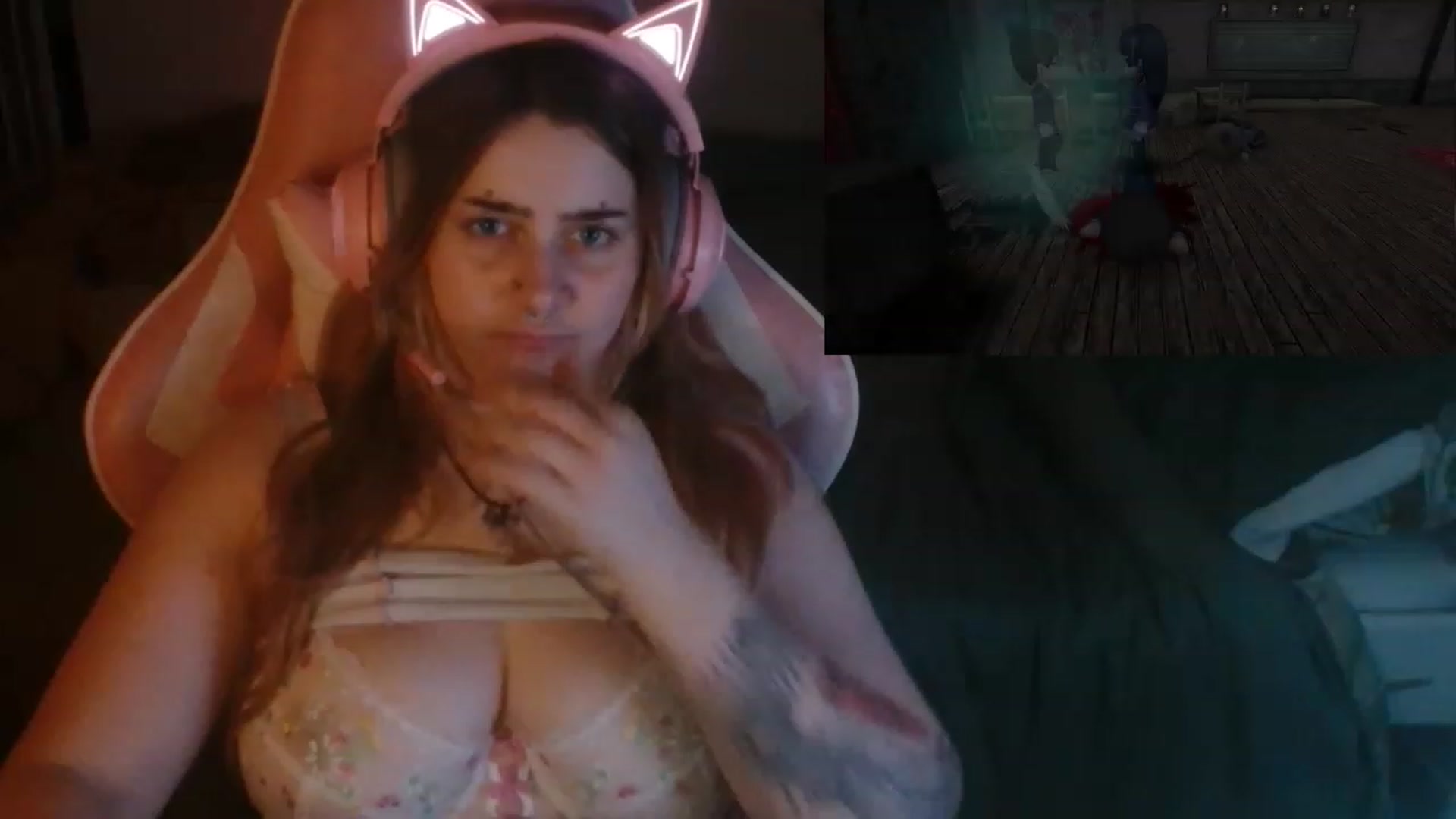 Gallery image thumbnail from UrGamerGirl's myfreecams stream on, 08/27/2023, 20:55 image 15 of 20