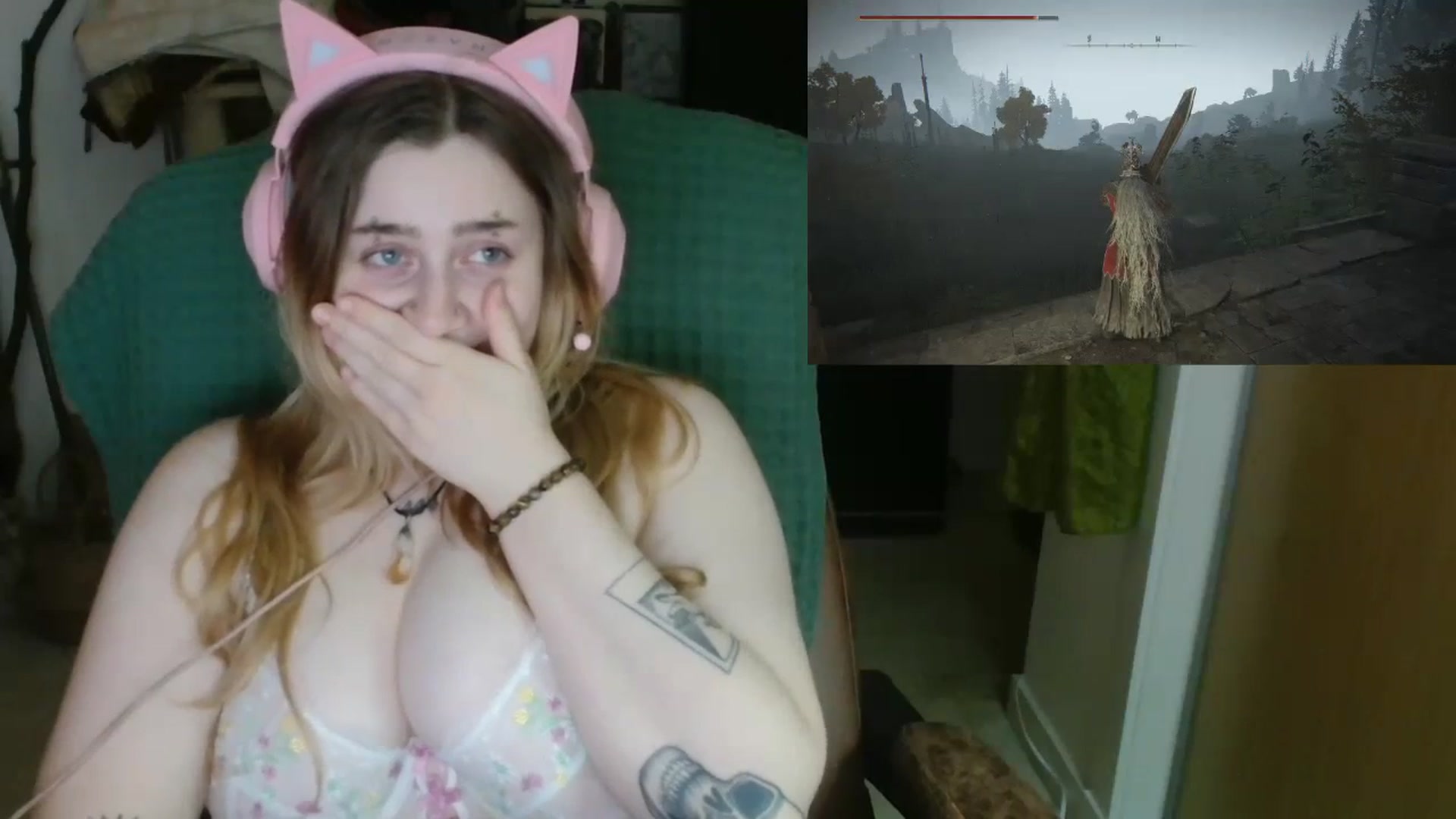 Gallery image thumbnail from UrGamerGirl's myfreecams stream on, 10/16/2023, 24:29 image 5 of 20