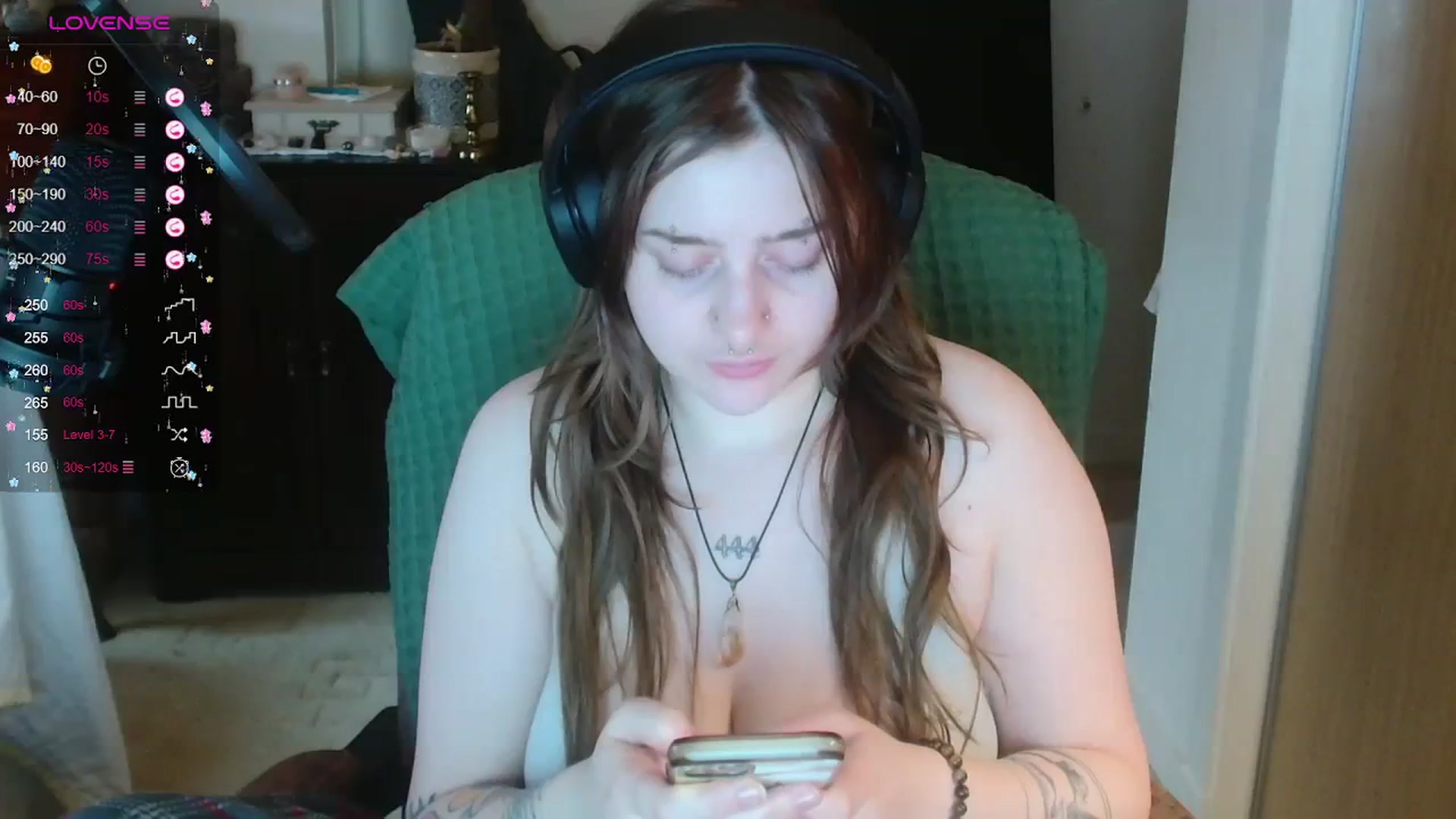 Gallery image thumbnail from UrGamerGirl's myfreecams stream on, 01/23/2024, 15:39 image 3 of 20