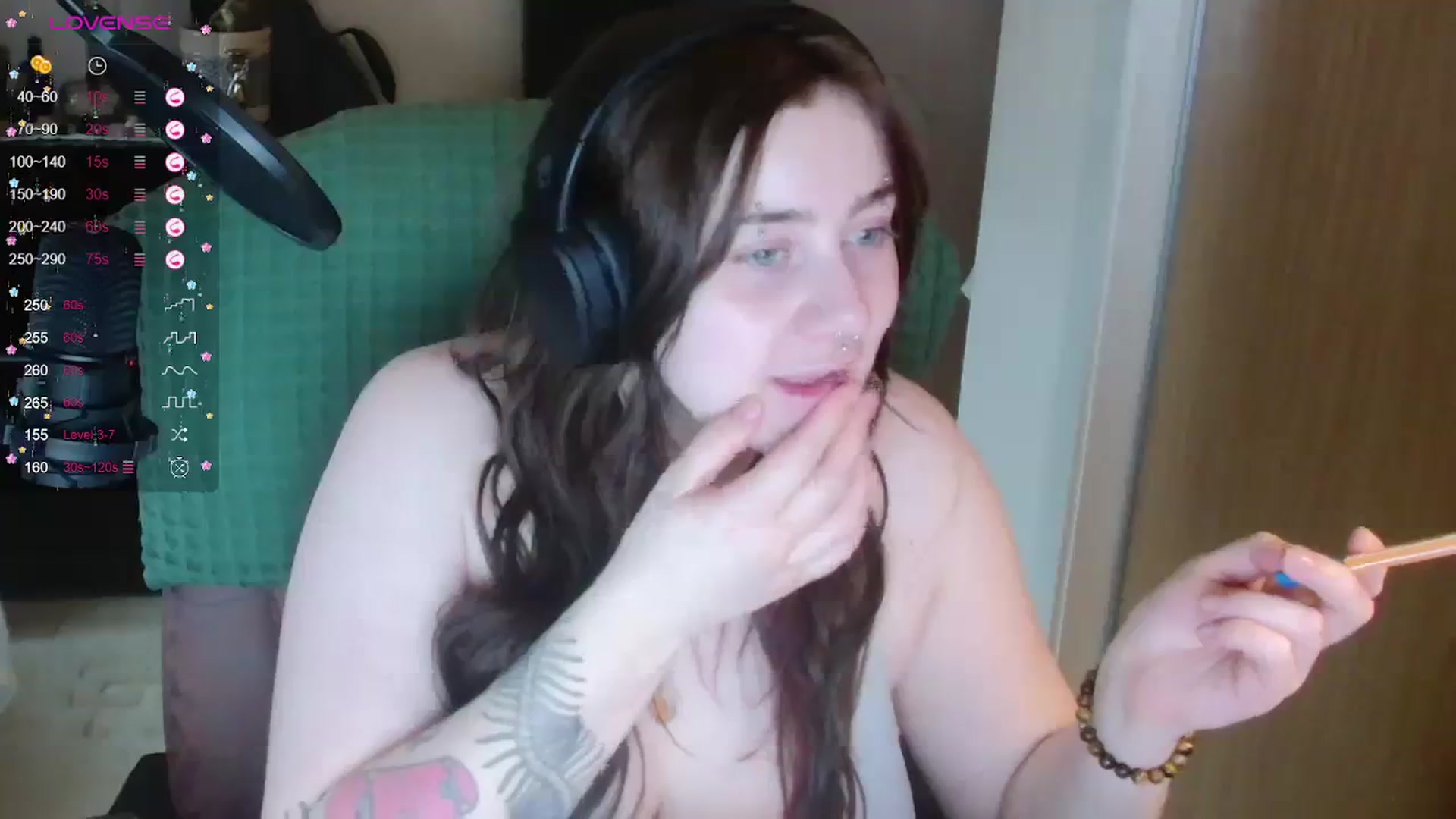 Gallery image thumbnail from UrGamerGirl's myfreecams stream on, 02/05/2024, 12:30 image 4 of 20