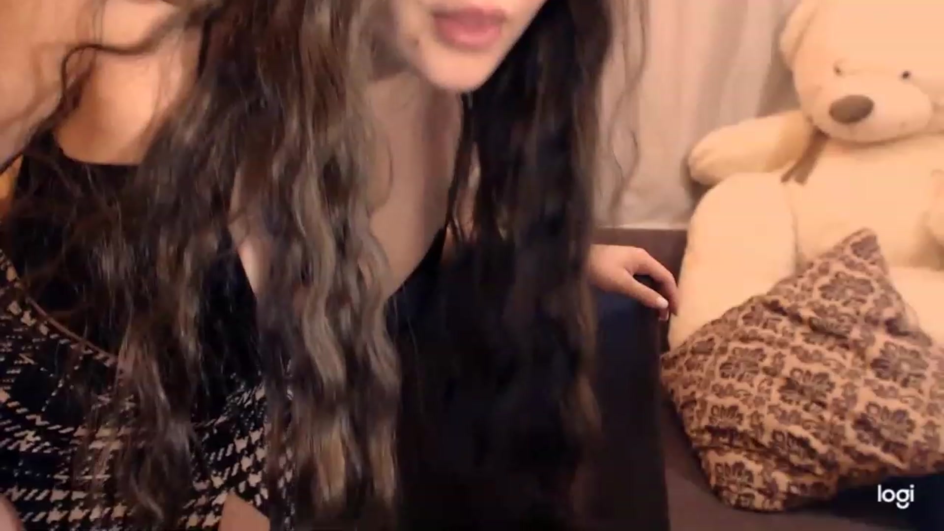 Gallery image thumbnail from UrLilunicorn's myfreecams stream on, 03/24/2023, 22:04 image 7 of 20