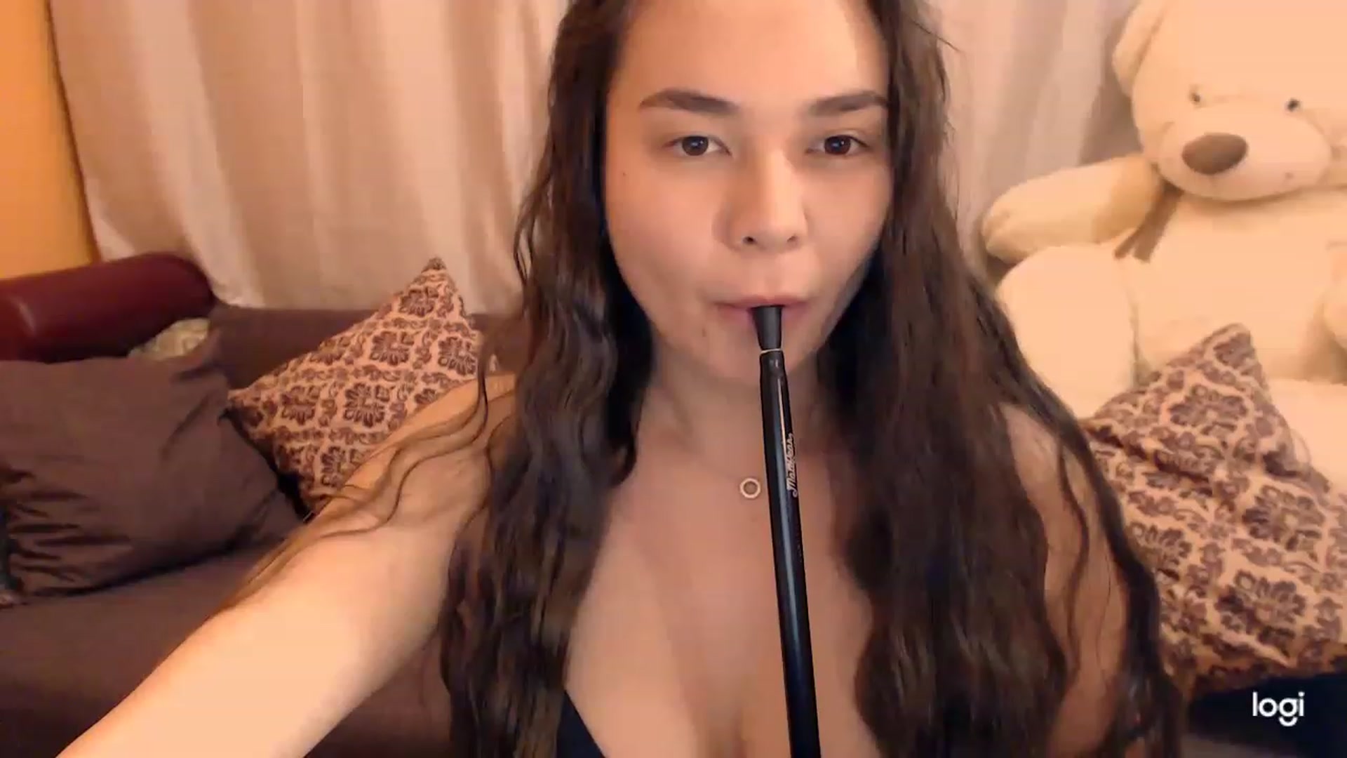 Gallery image thumbnail from UrLilunicorn's myfreecams stream on, 03/24/2023, 22:04 image 10 of 20