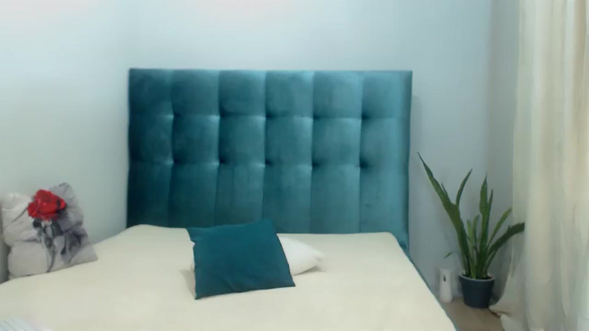 Gallery image thumbnail from UrMiss's myfreecams stream on, 05/03/2024, 20:23 image 11 of 20