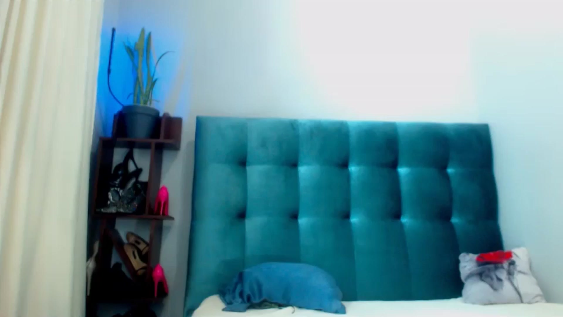 Gallery image thumbnail from UrMiss's myfreecams stream on, 08/28/2024, 20:40 image 17 of 20