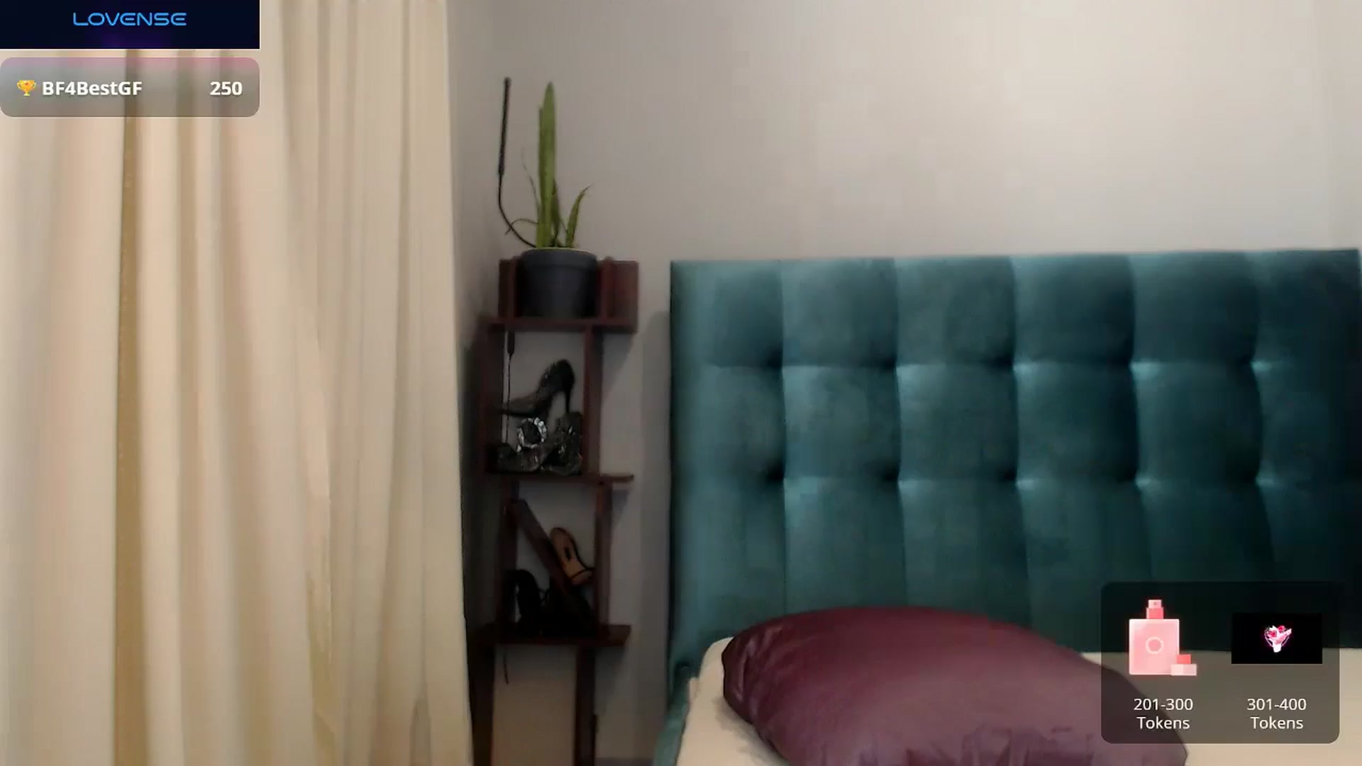 Gallery image thumbnail from UrMiss's myfreecams stream on, 12/27/2024, 17:15 image 3 of 20