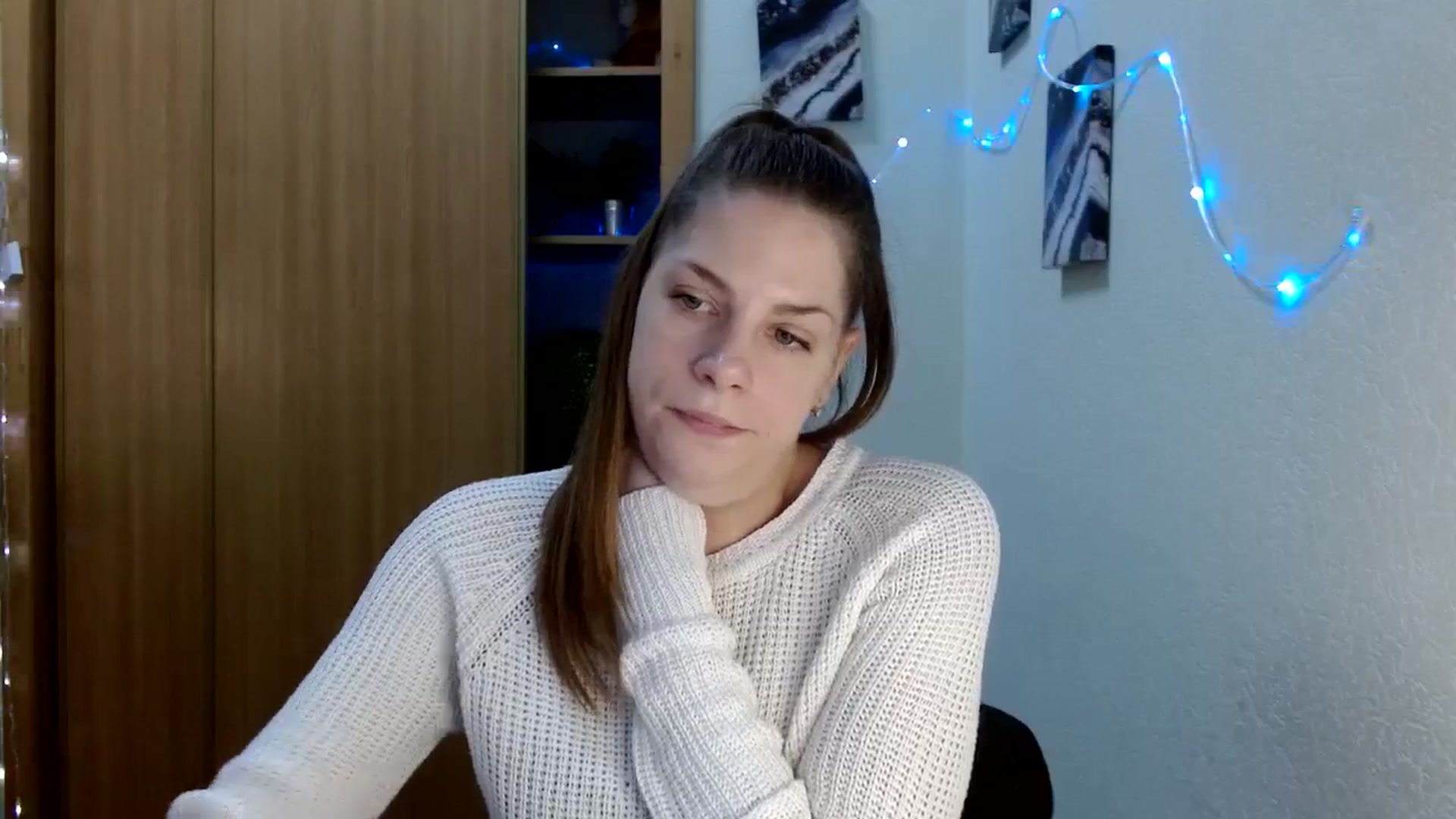 Gallery image thumbnail from Ur_Jenny's myfreecams stream on, 11/23/2023, 11:38 image 12 of 20