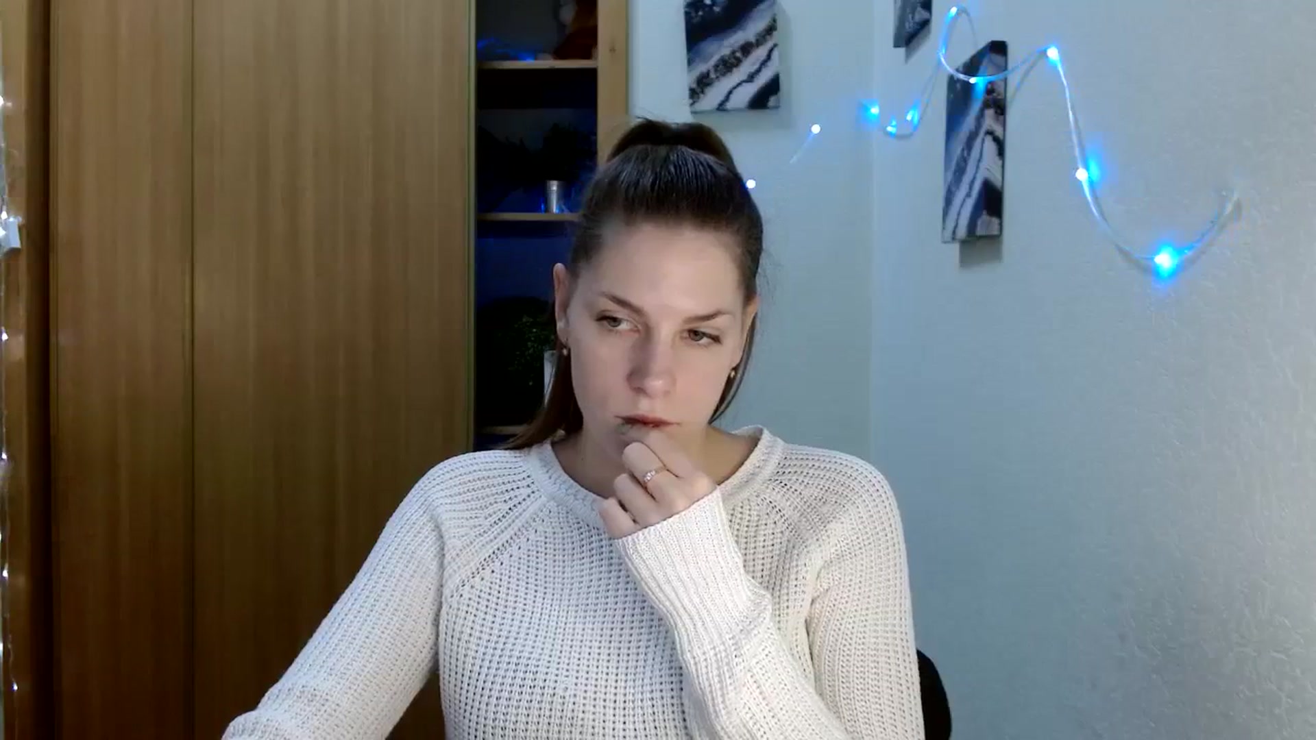 Gallery image thumbnail from Ur_Jenny's myfreecams stream on, 11/23/2023, 11:38 image 15 of 20