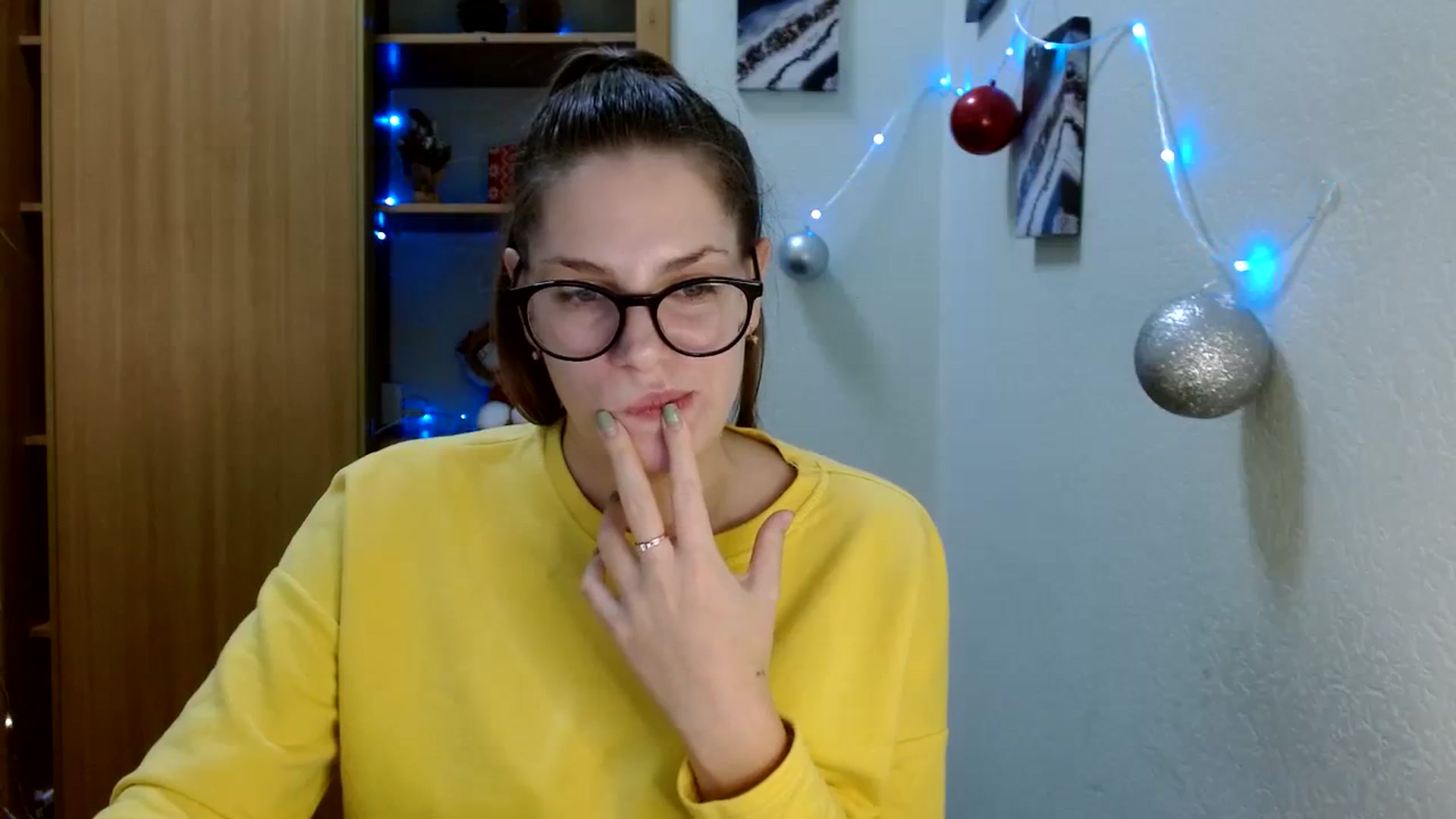 Gallery image thumbnail from Ur_Jenny's myfreecams stream on, 12/18/2023, 12:25 image 13 of 20