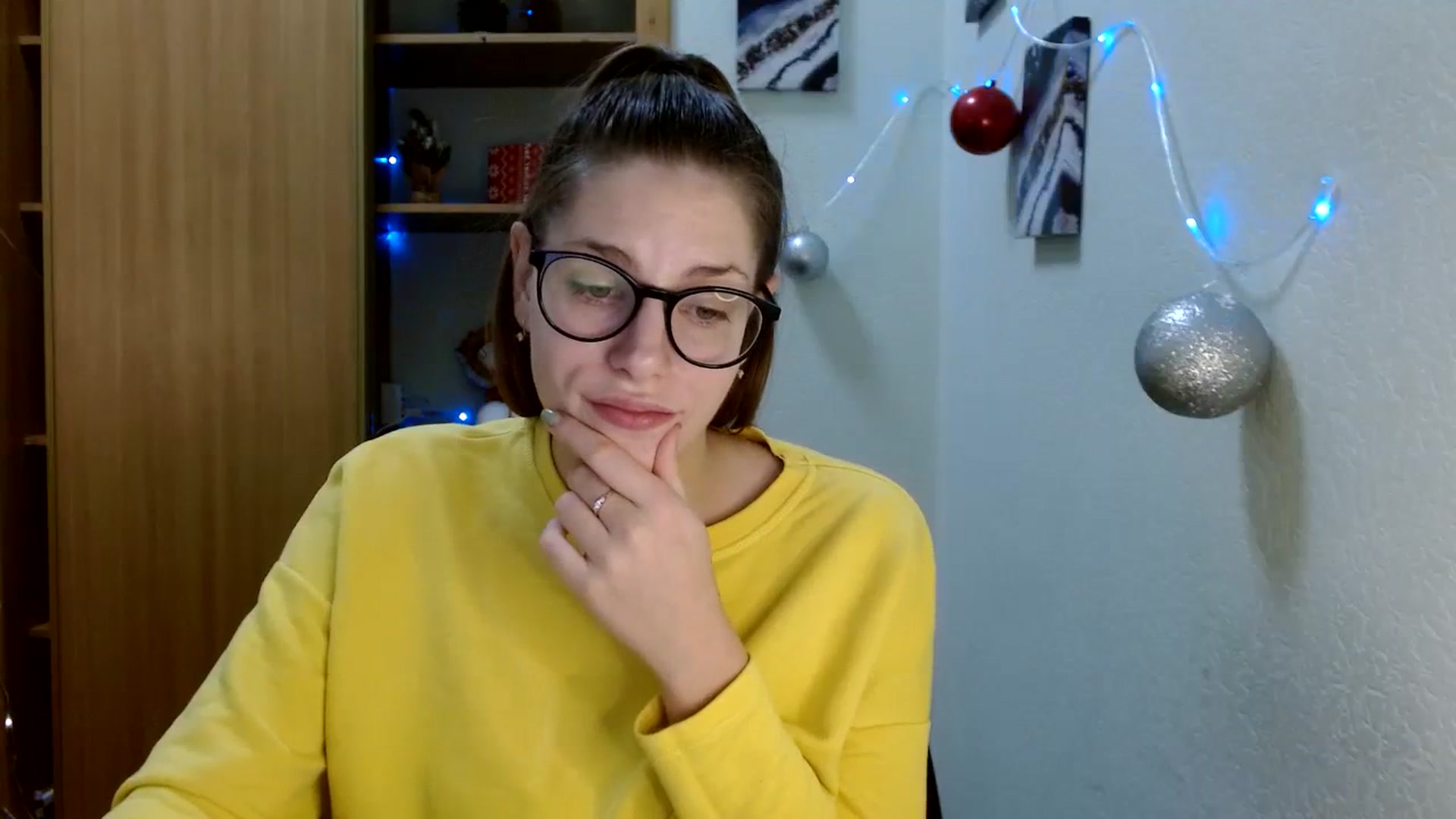 Gallery image thumbnail from Ur_Jenny's myfreecams stream on, 12/18/2023, 12:25 image 14 of 20