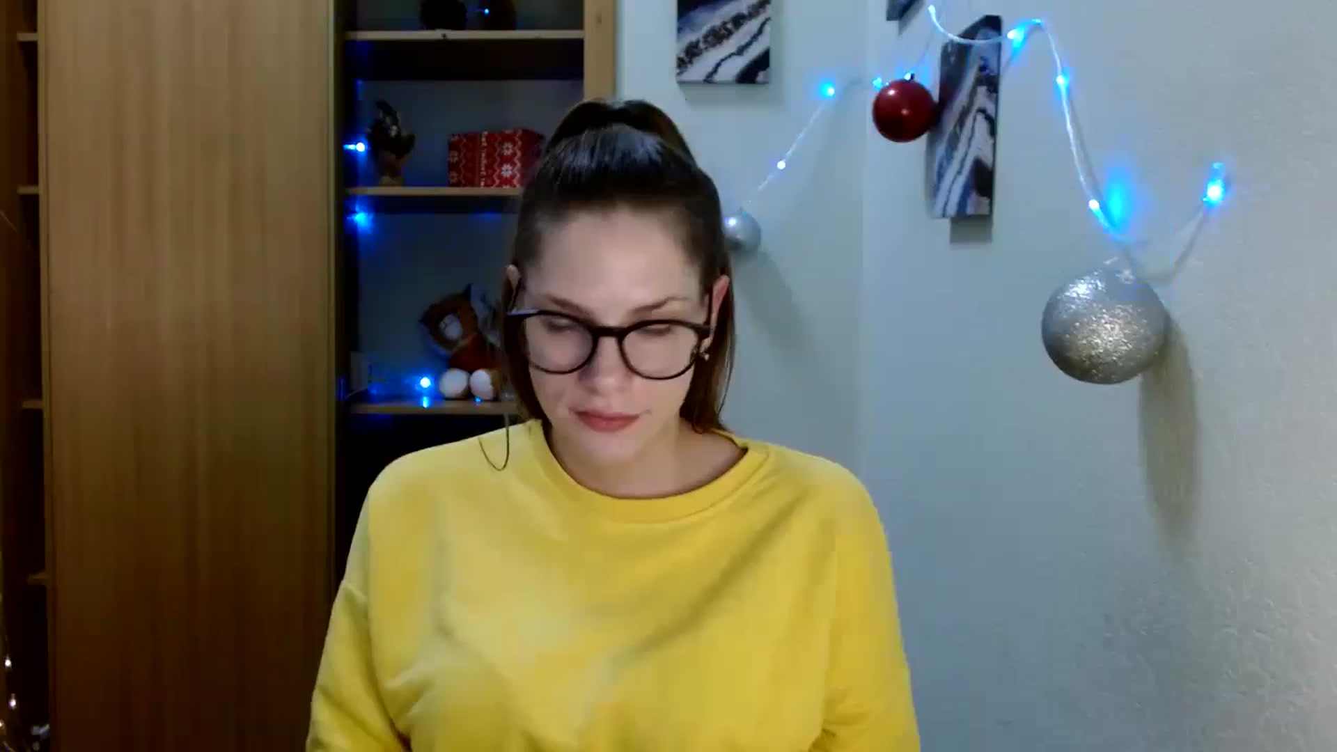 Gallery image thumbnail from Ur_Jenny's myfreecams stream on, 12/18/2023, 12:25 image 17 of 20