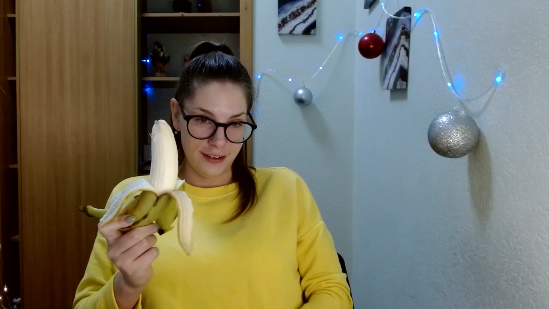Gallery image thumbnail from Ur_Jenny's myfreecams stream on, 12/18/2023, 12:25 image 1 of 20