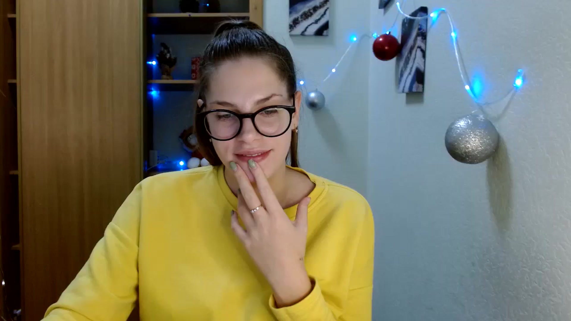 Gallery image thumbnail from Ur_Jenny's myfreecams stream on, 12/18/2023, 12:25 image 12 of 20