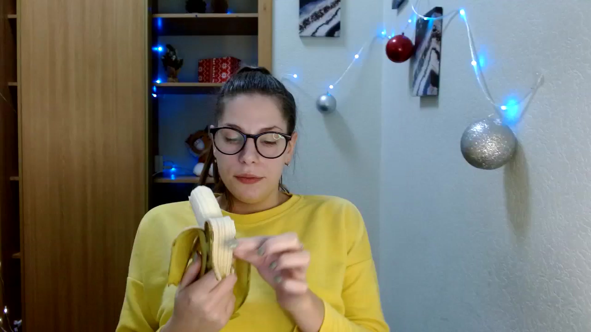 Gallery image thumbnail from Ur_Jenny's myfreecams stream on, 12/18/2023, 12:25 image 3 of 20