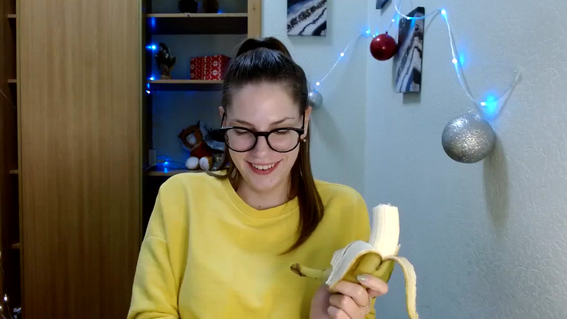Gallery image thumbnail from Ur_Jenny's myfreecams stream on, 12/18/2023, 12:25 image 2 of 20