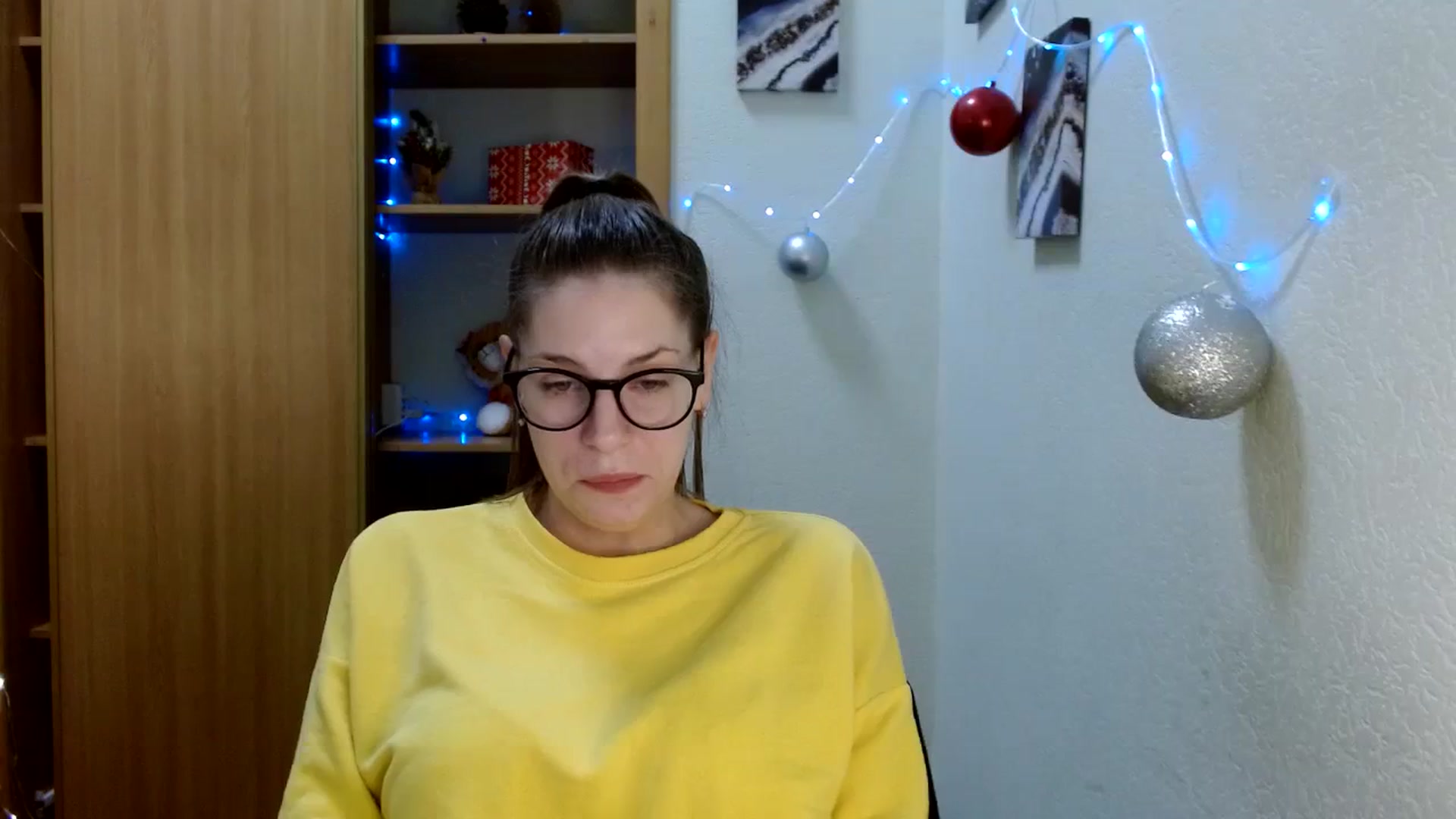Gallery image thumbnail from Ur_Jenny's myfreecams stream on, 12/18/2023, 12:25 image 6 of 20