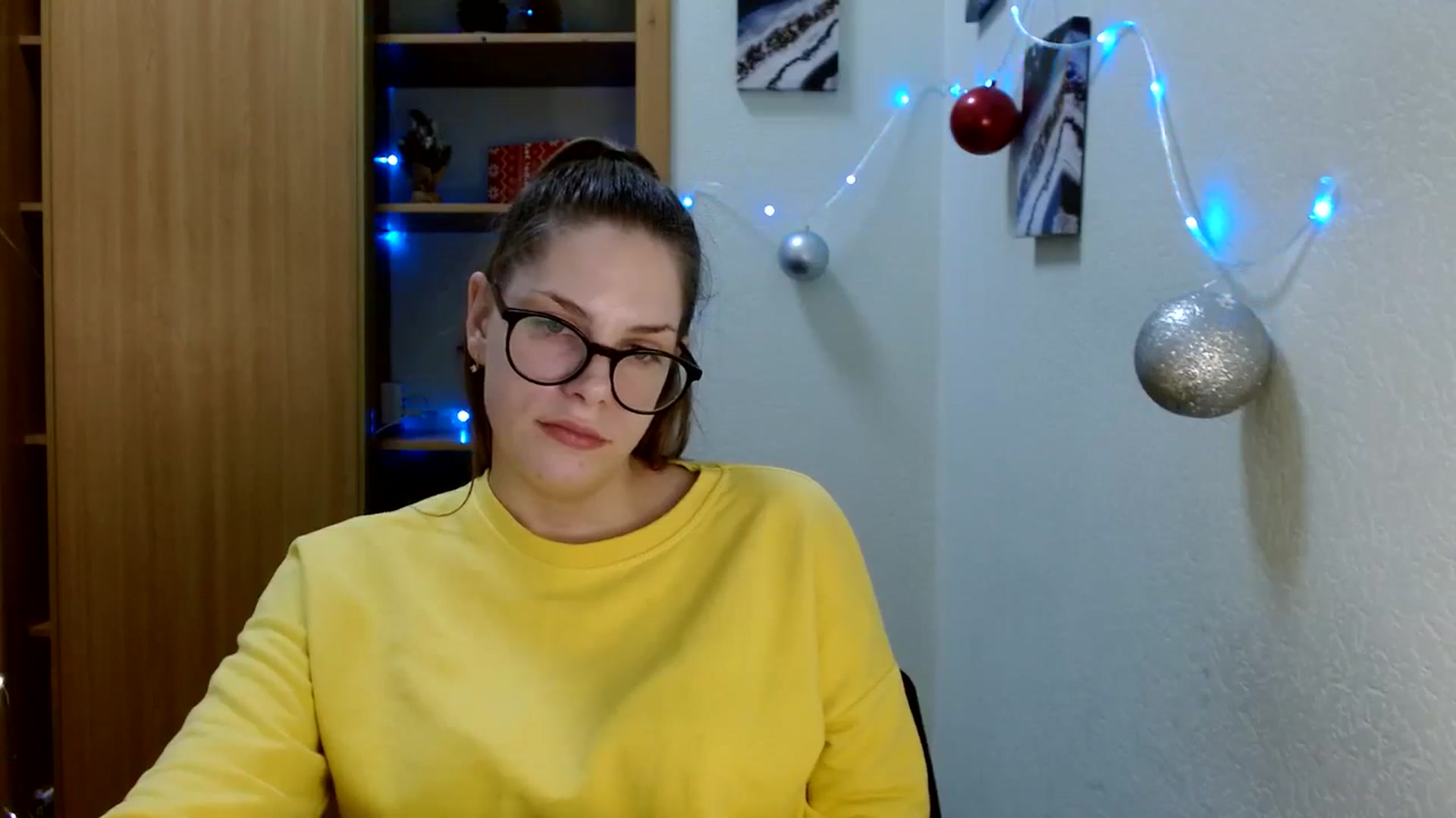 Gallery image thumbnail from Ur_Jenny's myfreecams stream on, 12/18/2023, 12:25 image 16 of 20