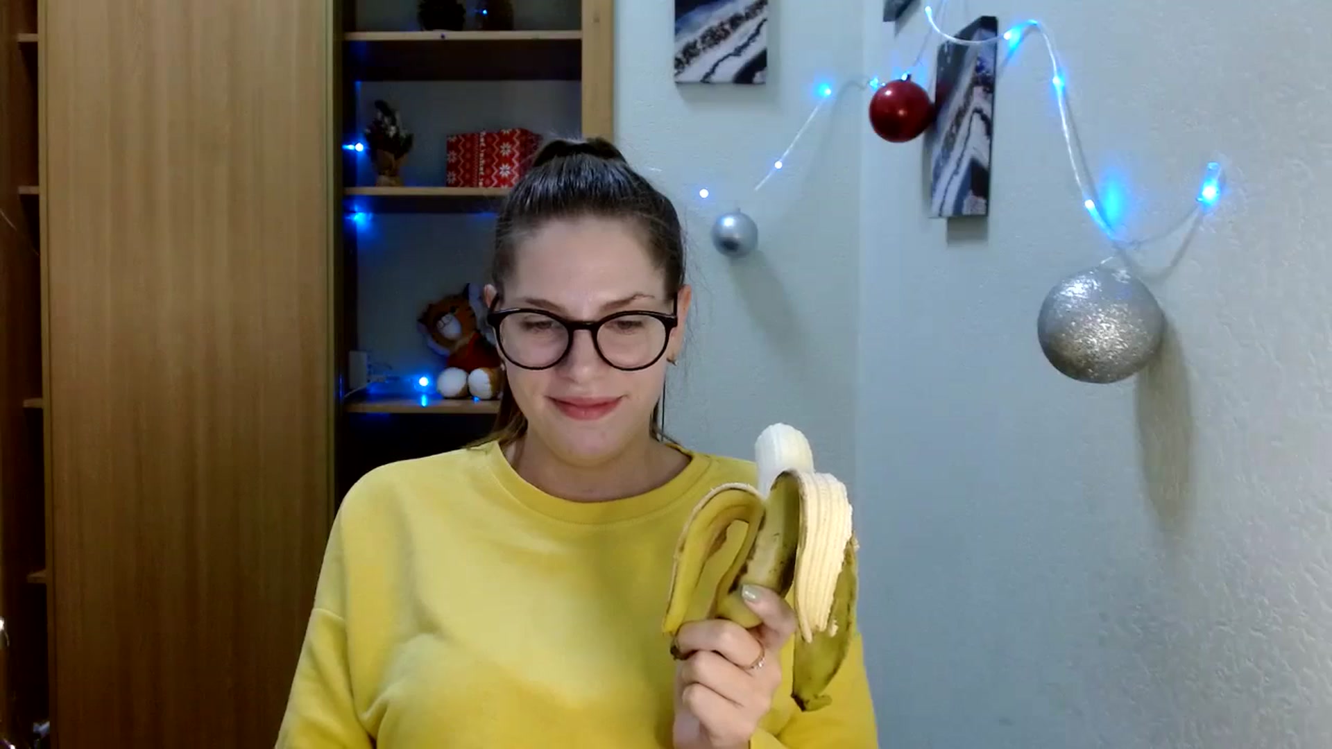 Gallery image thumbnail from Ur_Jenny's myfreecams stream on, 12/18/2023, 12:25 image 4 of 20